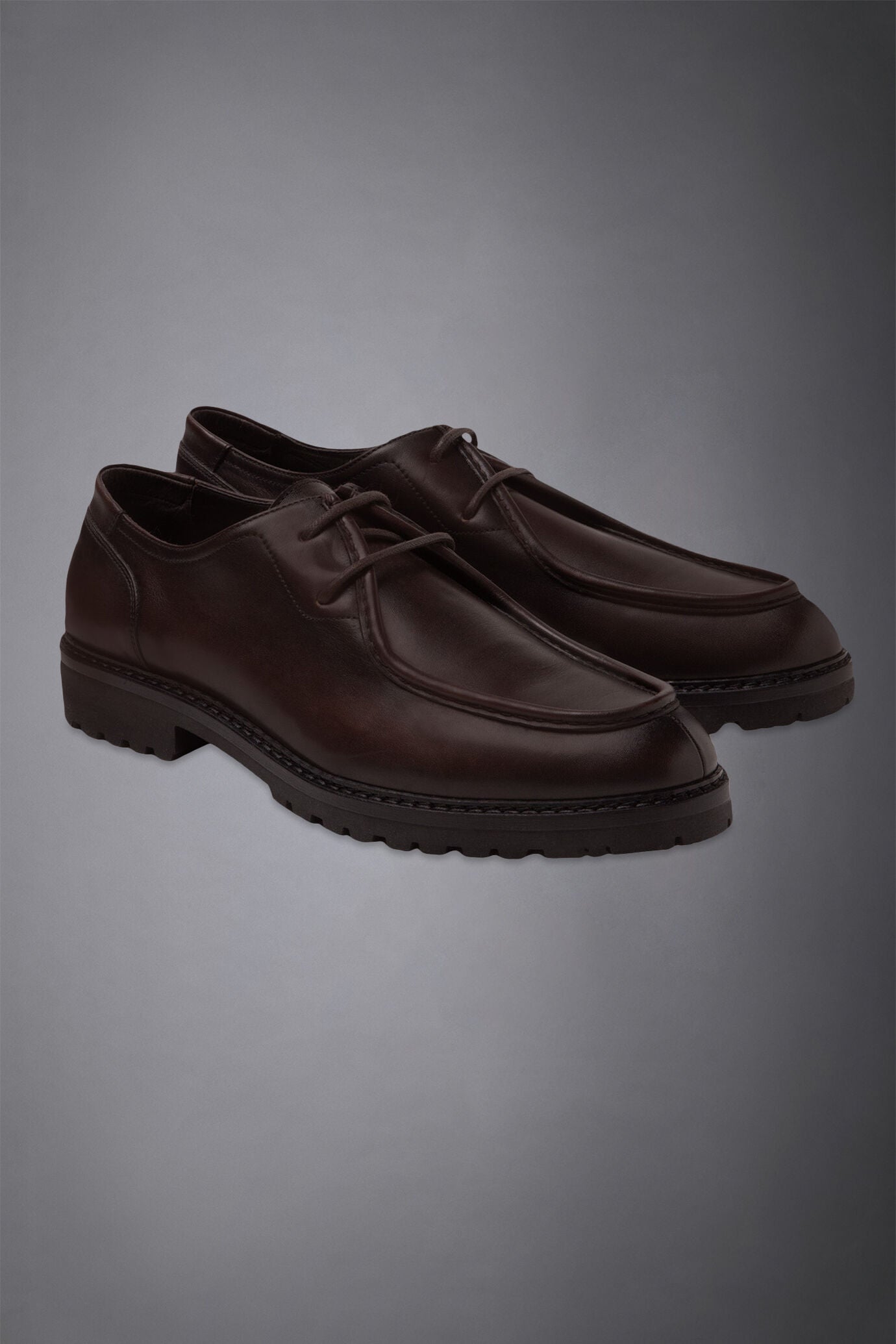 Men's 100% leather ranger shoe with rubber lug sole