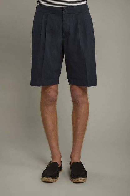 Men's Bermuda with double pinces and laces on waist cotton slub fabric in Blue by Doppelganger, Italian Sport;Leisure time;Traveller made from Composition: 98% Cotton 2% Elastane
Mood: Sport, Leisure time, Traveller
Type: Double Pinces, Laces, Coin Pocket, Spare Buttons, Shot Fabric
Season: Spring Summer 24
Gender: Men
Material: Cotton
Style: New Classic, Basic, Casual