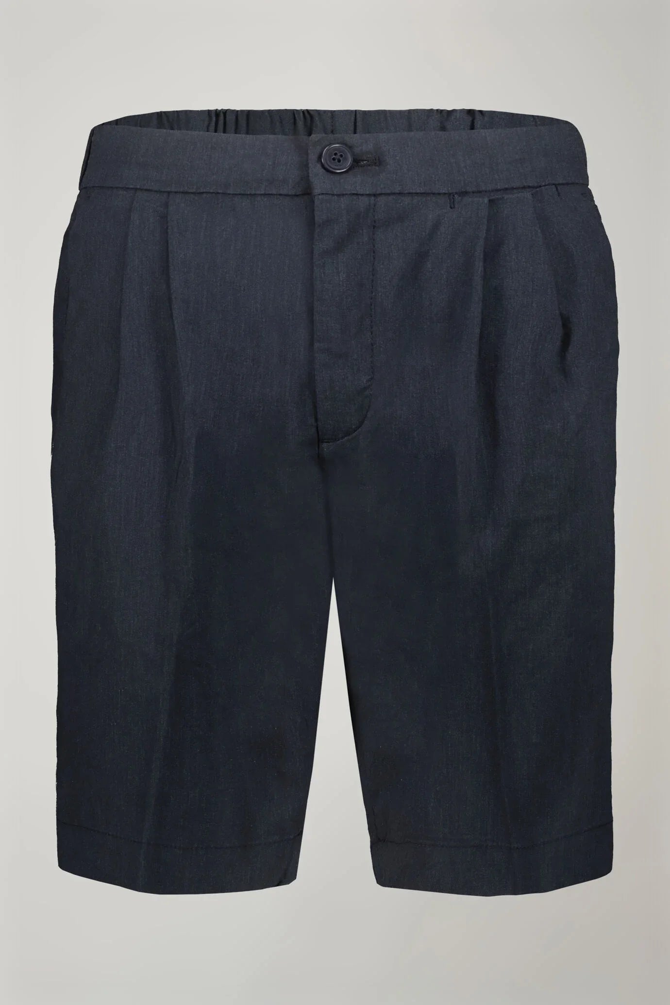 Men's Bermuda with double pinces and laces on waist cotton slub fabric in Blue by Doppelganger, Italian Sport;Leisure time;Traveller made from Composition: 98% Cotton 2% Elastane
Mood: Sport, Leisure time, Traveller
Type: Double Pinces, Laces, Coin Pocket, Spare Buttons, Shot Fabric
Season: Spring Summer 24
Gender: Men
Material: Cotton
Style: New Classic, Basic, Casual