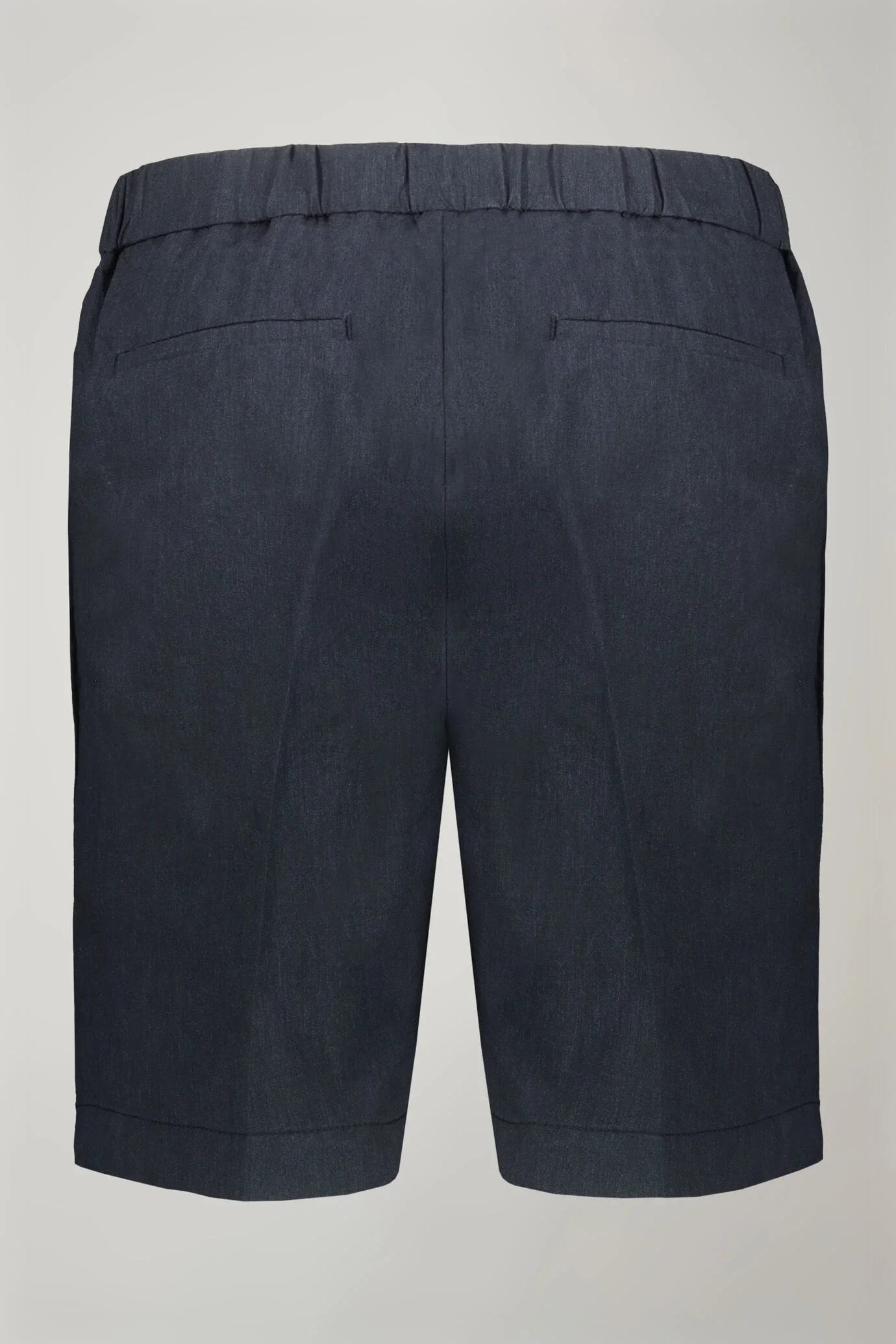 Men's Bermuda with double pinces and laces on waist cotton slub fabric in Blue by Doppelganger, Italian Sport;Leisure time;Traveller made from Composition: 98% Cotton 2% Elastane
Mood: Sport, Leisure time, Traveller
Type: Double Pinces, Laces, Coin Pocket, Spare Buttons, Shot Fabric
Season: Spring Summer 24
Gender: Men
Material: Cotton
Style: New Classic, Basic, Casual