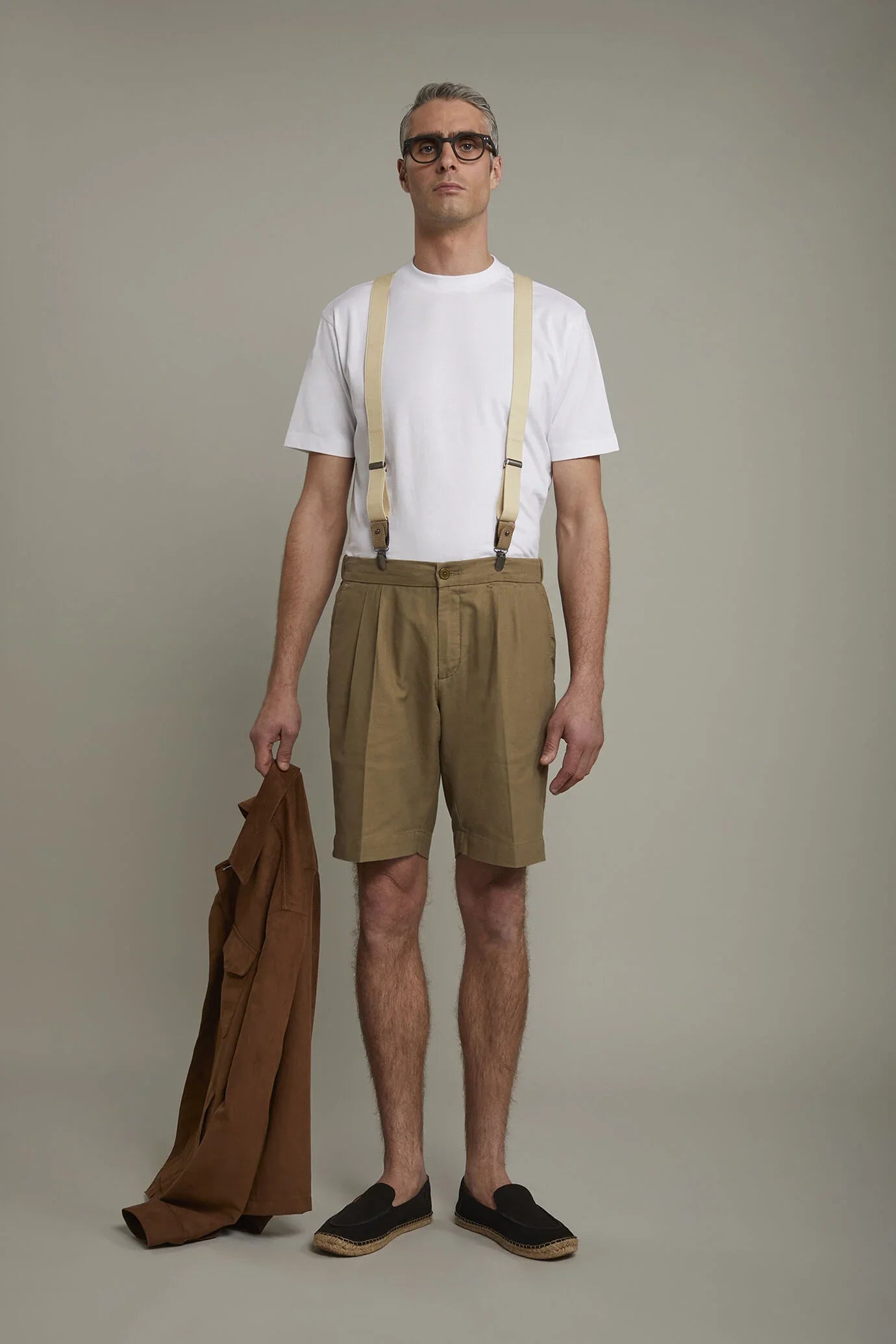 Men's Bermuda shorts with double pinces and laces on waist in linen-blend canvas fabric

