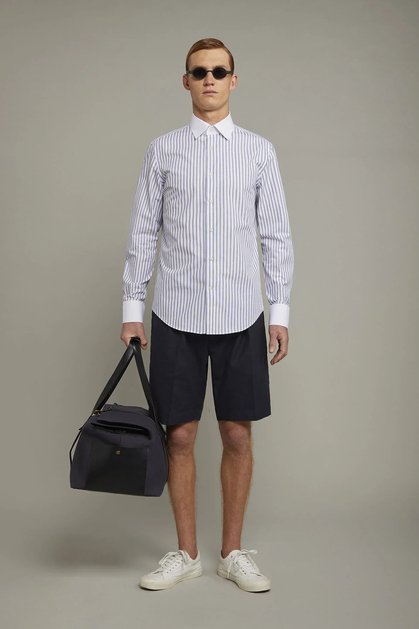 Men's Bermuda shorts with double pinces and laces on waist in linen-blend canvas fabric