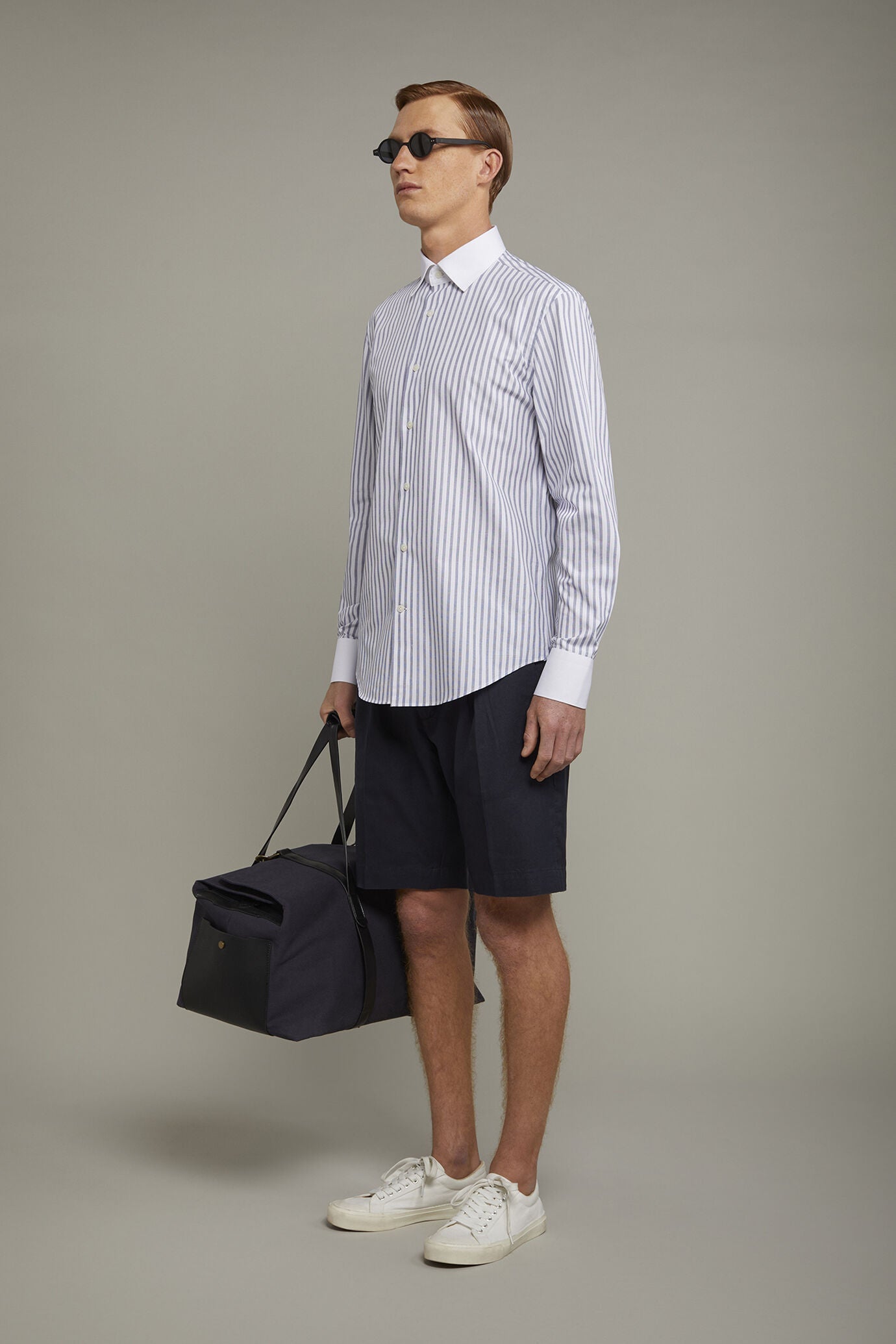 Men's Bermuda shorts with double pinces and laces on waist in linen-blend canvas fabric