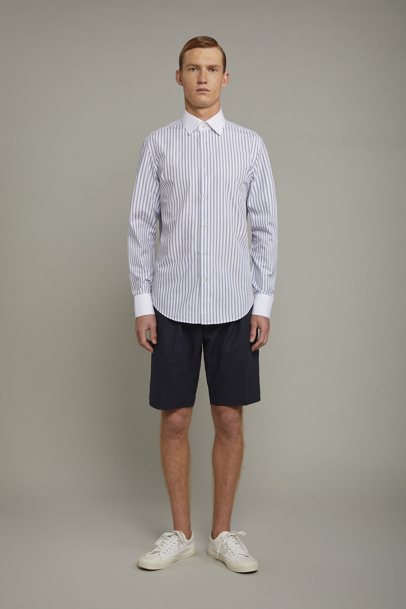 Men's Bermuda shorts with double pinces and laces on waist in linen-blend canvas fabric