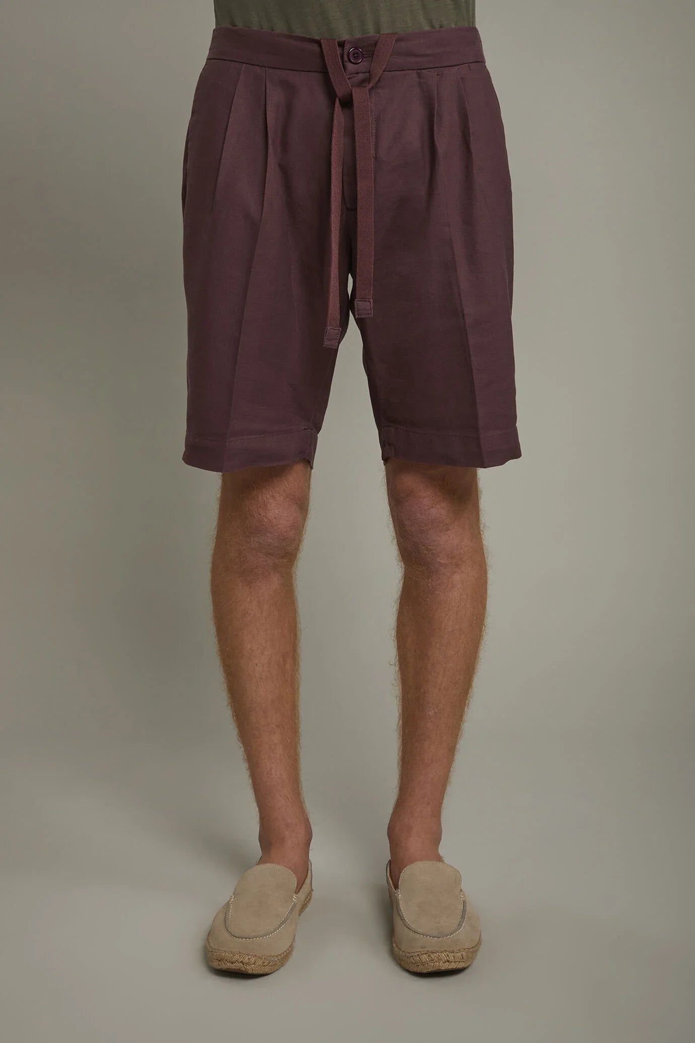Men's Bermuda shorts with double pinces and laces on waist in linen-blend canvas fabric