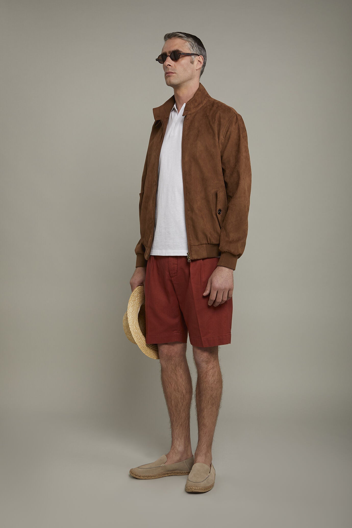 Men's Bermuda shorts with double pinces and laces on waist in linen-blend canvas fabric in Brown by Doppelganger, Italian Sport;Leisure time;Traveller made from Composition: 72% Cotton 28% Linen
Mood: Sport, Leisure time, Traveller
Type: Double Pinces, Laces, Coin Pocket, Spare Buttons, Fabric In Canvas
Season: Spring Summer 24
Gender: Men
Material: Cotton, Linen
Style: New Classic, Basic, Casual