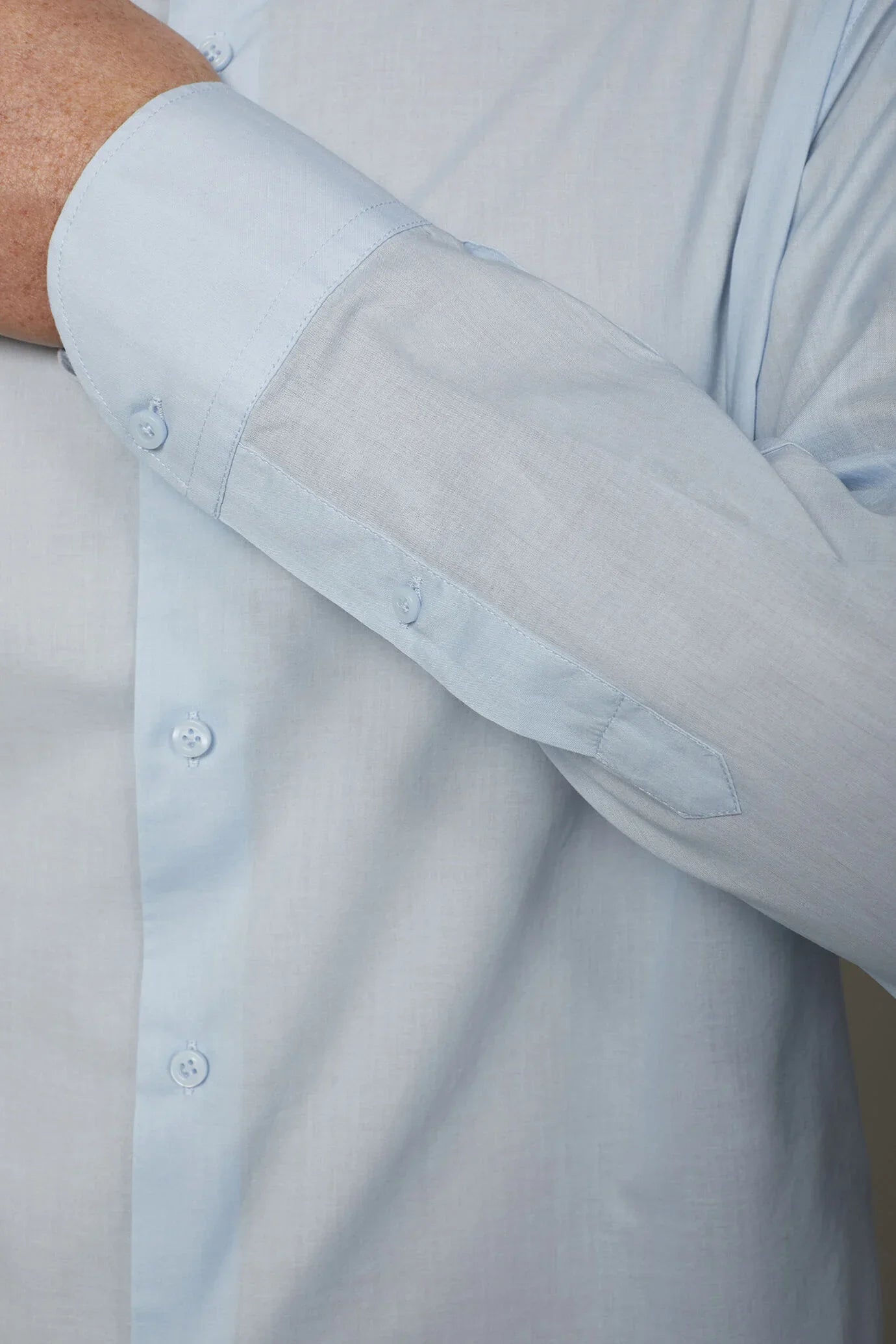Men's Casual Shirt Classic Collar 100% Cotton Muslin Fabric Solid Color Comfort Fit in Grey by Doppelganger, Italian Business;Party-Night made from Composition: 100% Cotton
Mood: Business, Party-Night
Type: Classic Collar, Lily Stitches On Buttons, Spare Buttons, Light Transparent Removable Collar Bones, Decorative Removeable Pinces On The Sides, Mussola Fabric
Season: Spring Summer 24
Gender: Men
Material: Cotton
Style: Classic, Basic, Timeless
Fit: Comfortable