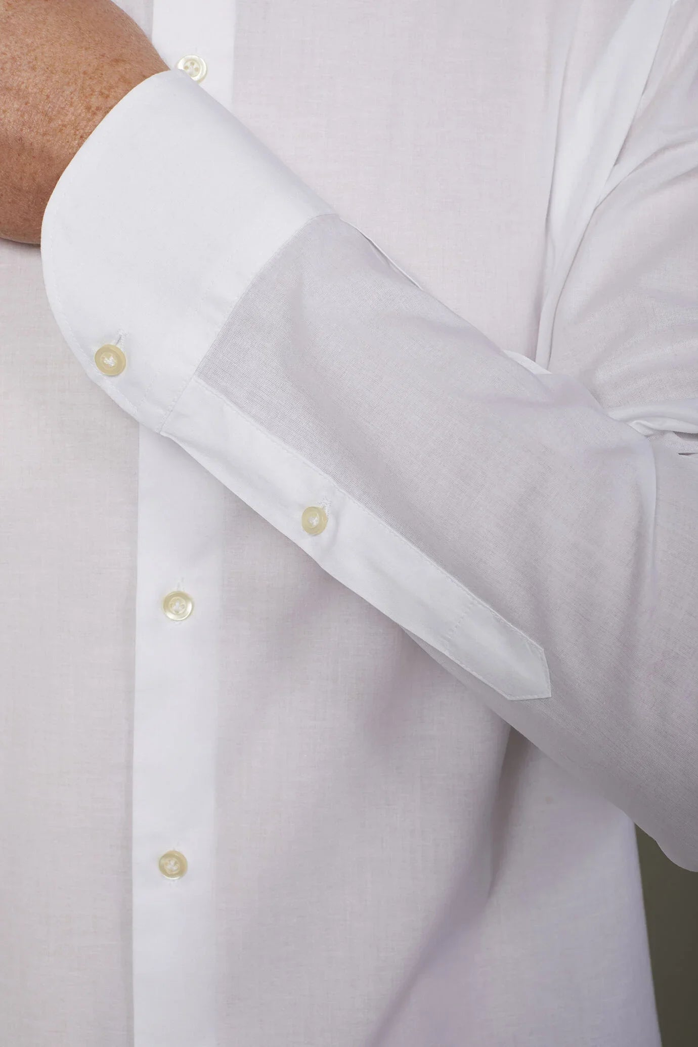 Men's Casual Shirt Classic Collar 100% Cotton Muslin Fabric Solid Color Comfort Fit in Grey by Doppelganger, Italian Business;Party-Night made from Composition: 100% Cotton
Mood: Business, Party-Night
Type: Classic Collar, Lily Stitches On Buttons, Spare Buttons, Light Transparent Removable Collar Bones, Decorative Removeable Pinces On The Sides, Mussola Fabric
Season: Spring Summer 24
Gender: Men
Material: Cotton
Style: Classic, Basic, Timeless
Fit: Comfortable