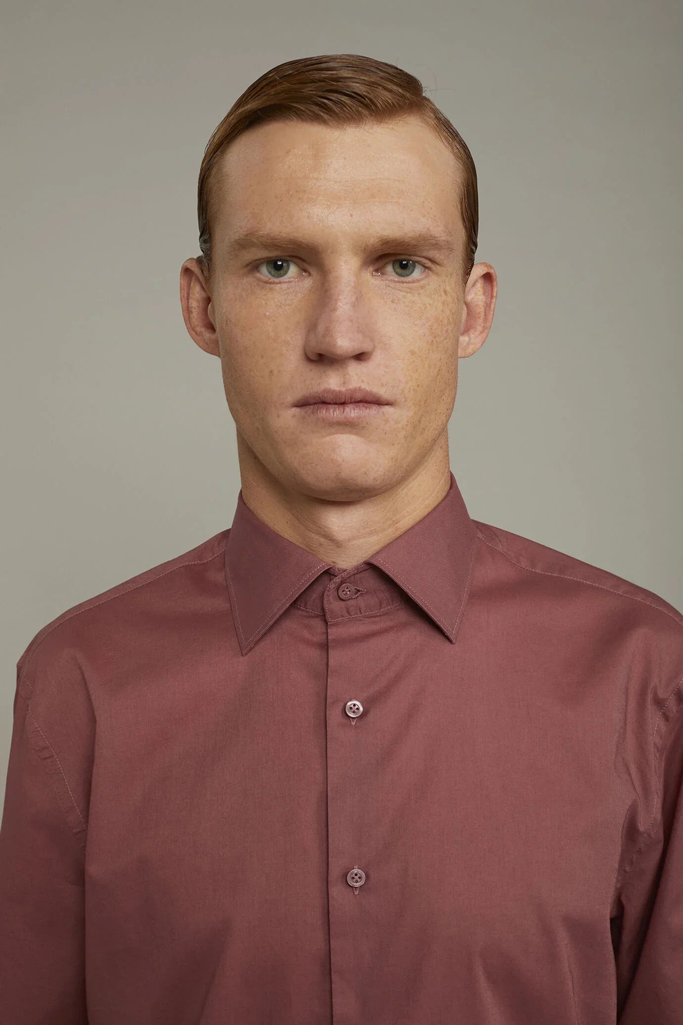 Men's Casual Shirt Classic Collar 100% Cotton Muslin Fabric Solid Color Comfort Fit in Grey by Doppelganger, Italian Business;Party-Night made from Composition: 100% Cotton
Mood: Business, Party-Night
Type: Classic Collar, Lily Stitches On Buttons, Spare Buttons, Light Transparent Removable Collar Bones, Decorative Removeable Pinces On The Sides, Mussola Fabric
Season: Spring Summer 24
Gender: Men
Material: Cotton
Style: Classic, Basic, Timeless
Fit: Comfortable