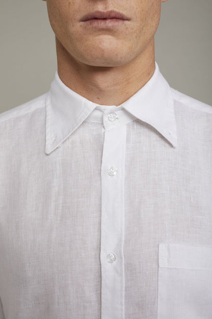 Men's casual shirt button down collar 100% linen comfort fit in White by Doppelganger, Italian Sport;Traveller;Leisure time made from Composition: 100% Linen
Mood: Sport, Traveller, Leisure time
Type: Button Down Collar, Snaps, Light Transparent Removable Collar Bones, Chest Pockets
Season: Spring Summer 24
Gender: Men
Material: Linen
Style: Essential, Casual Chic
Fit: Comfortable