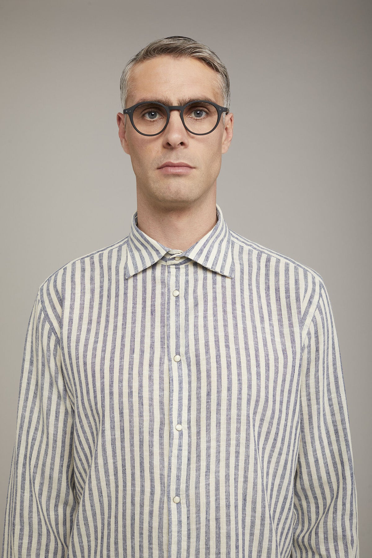 Men’s classic collar shirt in linen and striped cotton comfort fit