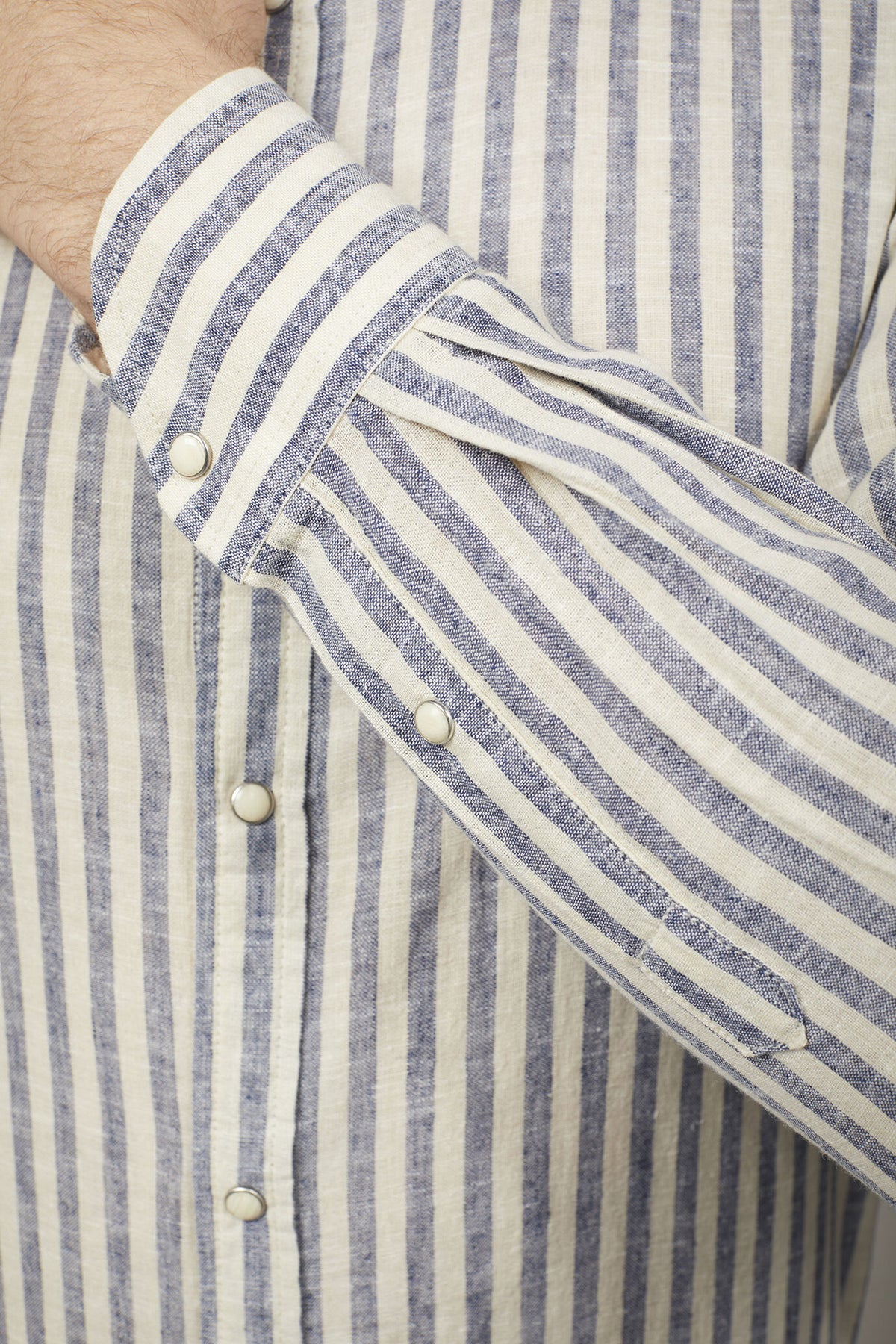 Men’s classic collar shirt in linen and striped cotton comfort fit