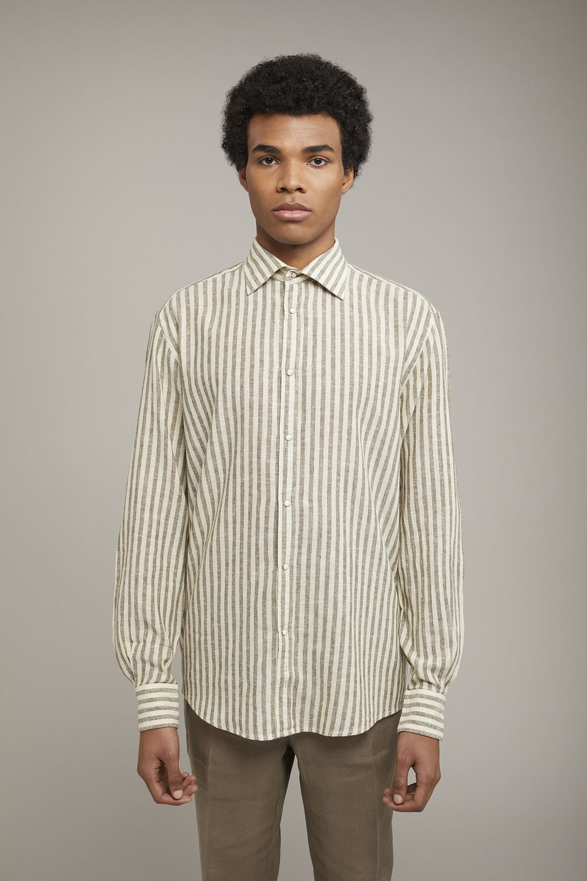 Men’s classic collar shirt in linen and striped cotton comfort fit