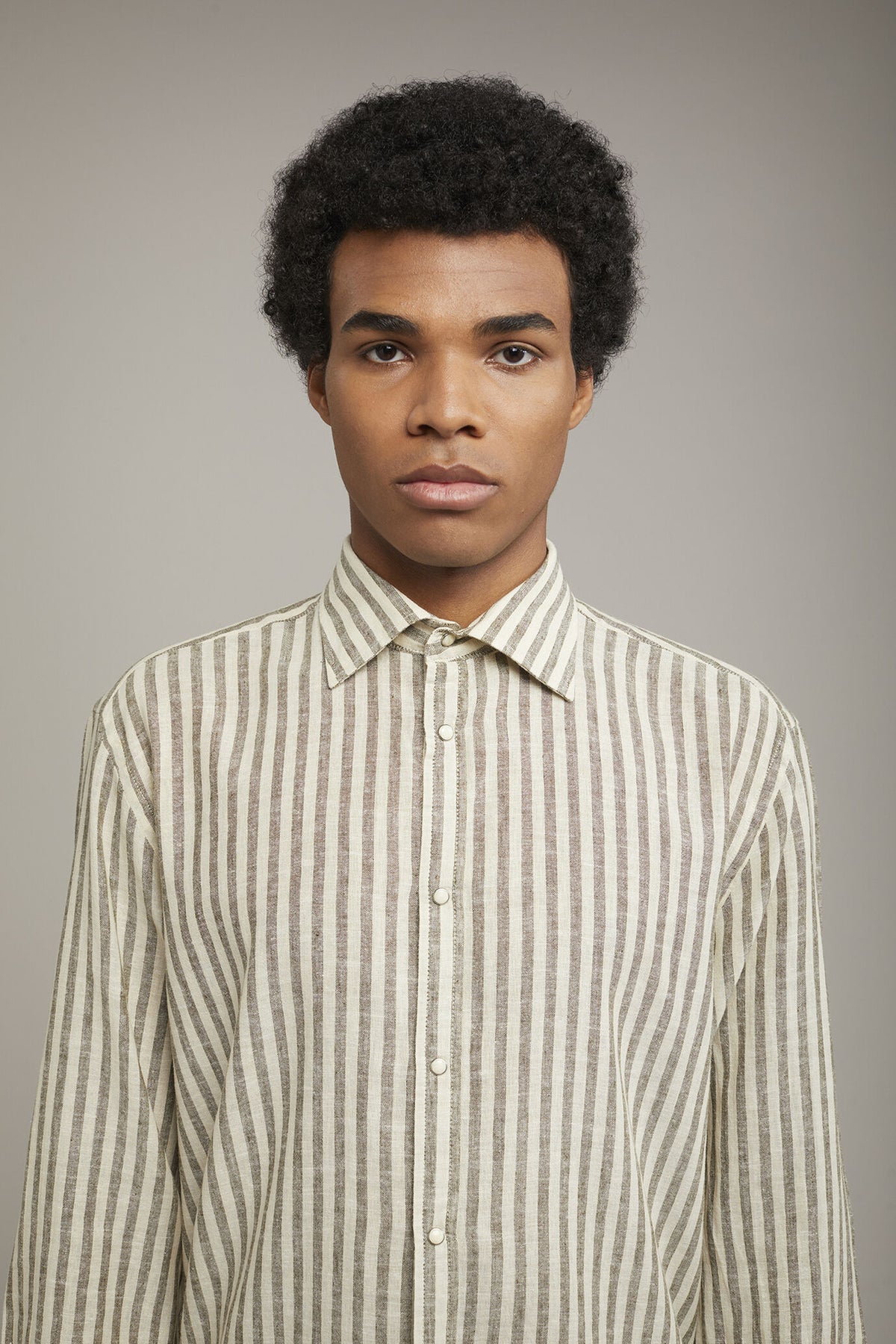 Men’s classic collar shirt in linen and striped cotton comfort fit