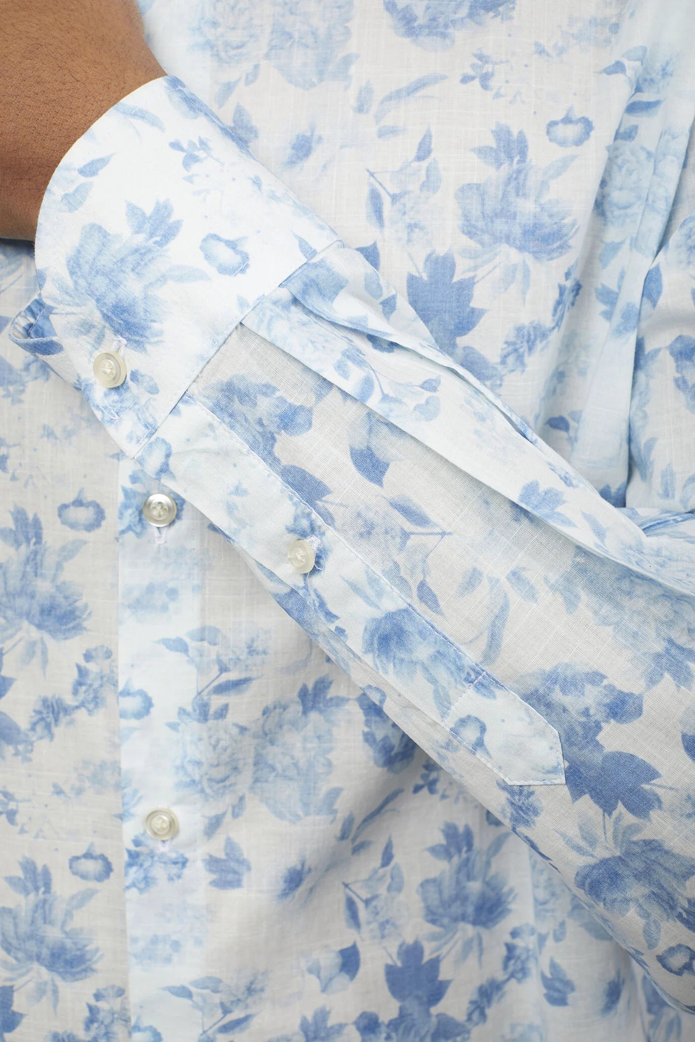 Men's printed casual shirt with classic collar 100% cotton muslin fabric comfort fit in Blue by Doppelganger, Italian Leisure time;Traveller made from Composition: 100% Cotton
Mood: Leisure time, Traveller
Type: Classic Collar, Lily Stitches On Buttons, Spare Buttons, Light Transparent Removable Collar Bones, Decorative Removeable Pinces On The Sides, Mussola Fabric
Season: Spring Summer 24
Gender: Men
Material: Cotton
Style: Casual
Fit: Comfortable