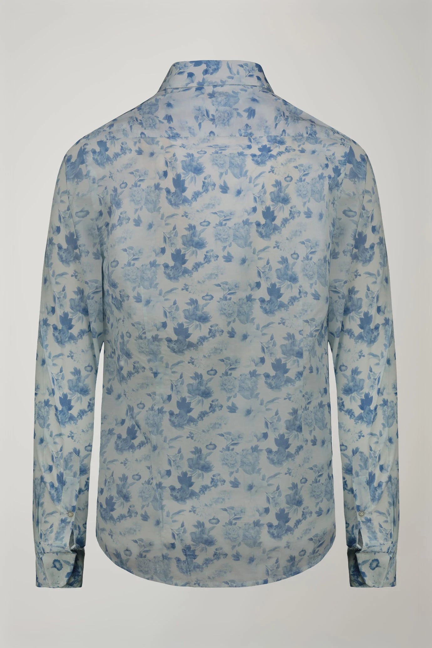 Men's printed casual shirt with classic collar 100% cotton muslin fabric comfort fit in Blue by Doppelganger, Italian Leisure time;Traveller made from Composition: 100% Cotton
Mood: Leisure time, Traveller
Type: Classic Collar, Lily Stitches On Buttons, Spare Buttons, Light Transparent Removable Collar Bones, Decorative Removeable Pinces On The Sides, Mussola Fabric
Season: Spring Summer 24
Gender: Men
Material: Cotton
Style: Casual
Fit: Comfortable