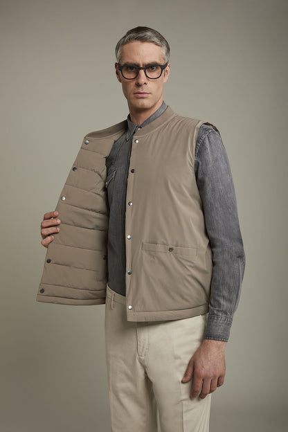 Men’s reversible sleeveless vest with lightweight padding regular fit