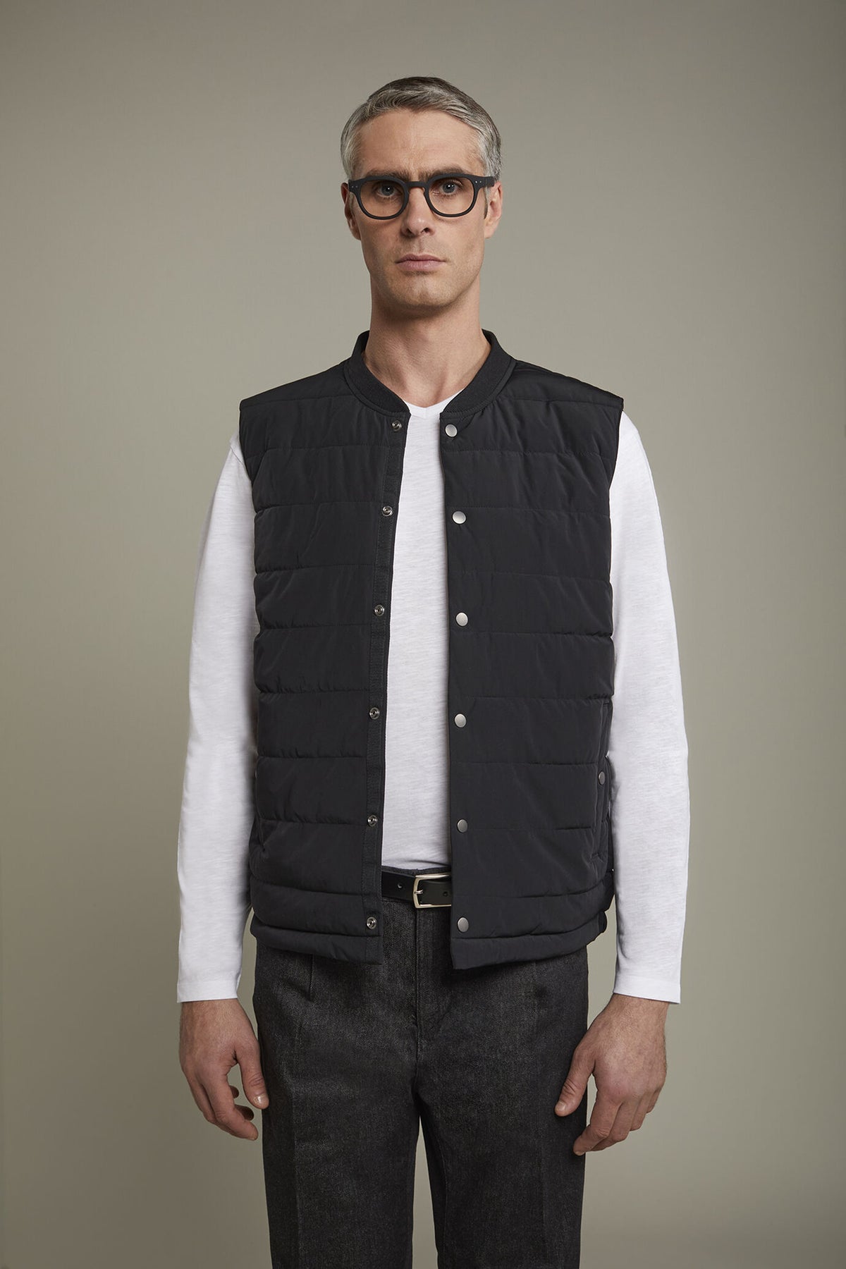Men’s reversible sleeveless vest with lightweight padding regular fit