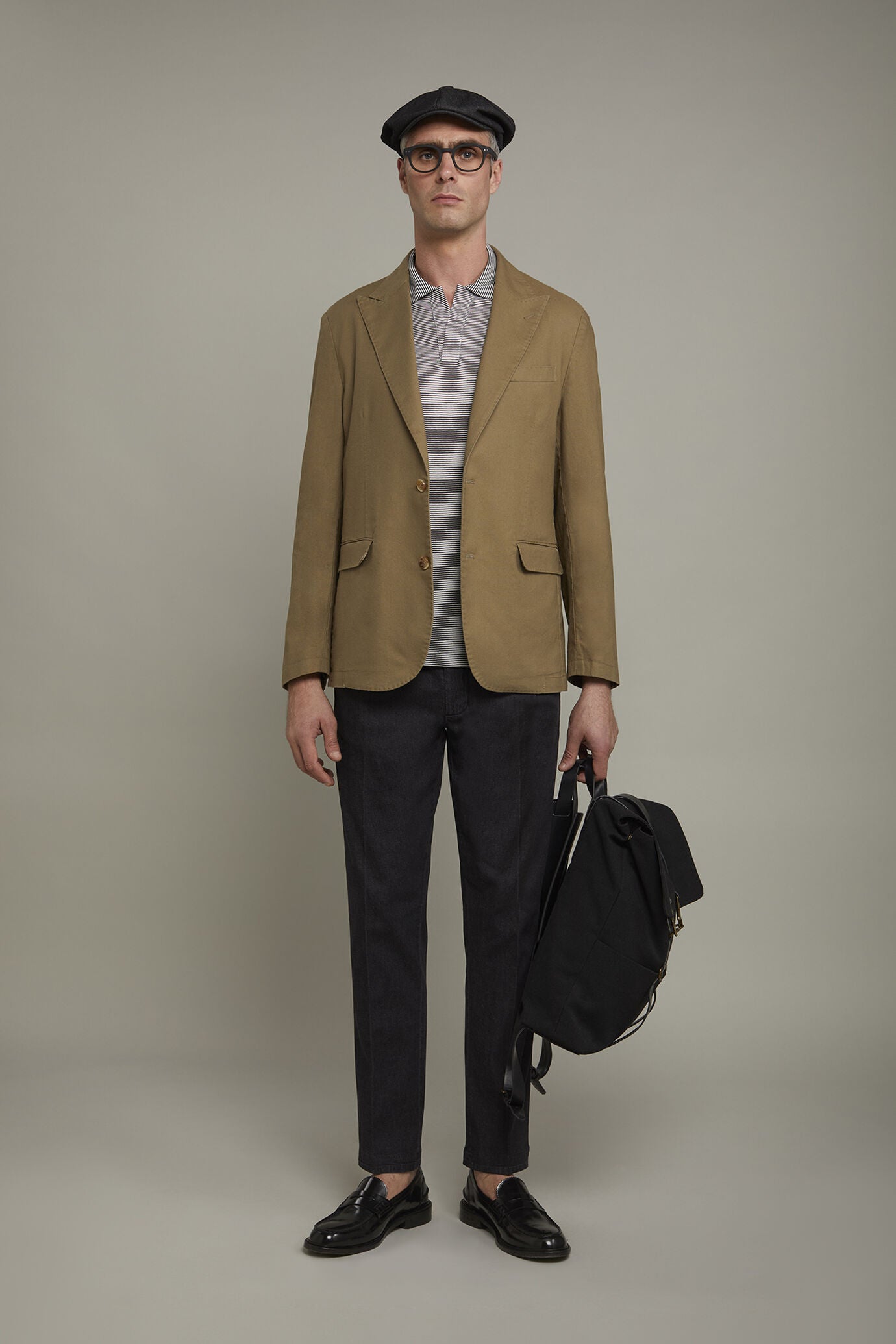 Men's single-breasted unlined linen and cotton blazer with regular fit lapels