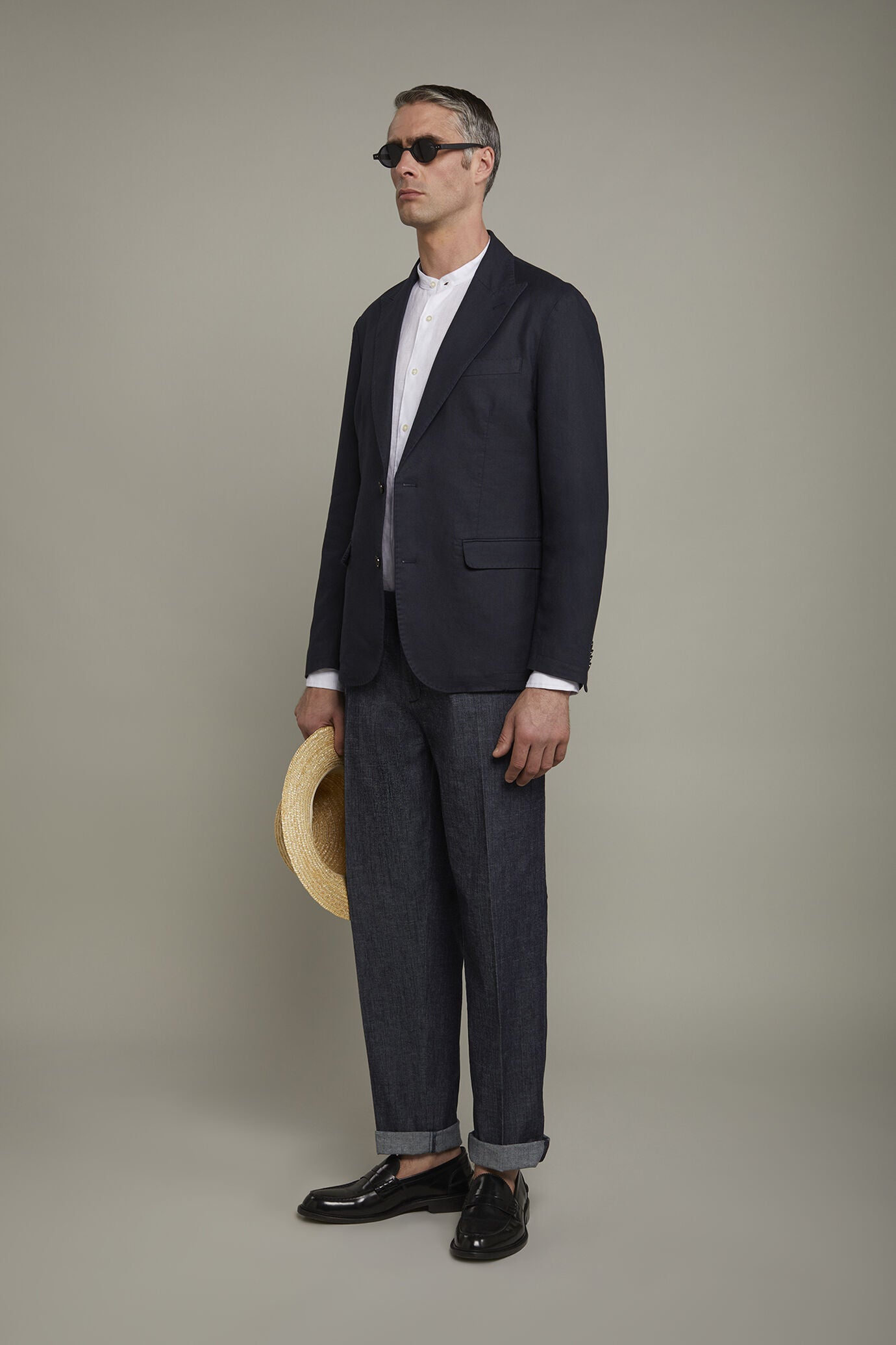 Men's single-breasted unlined linen and cotton blazer with regular fit lapels