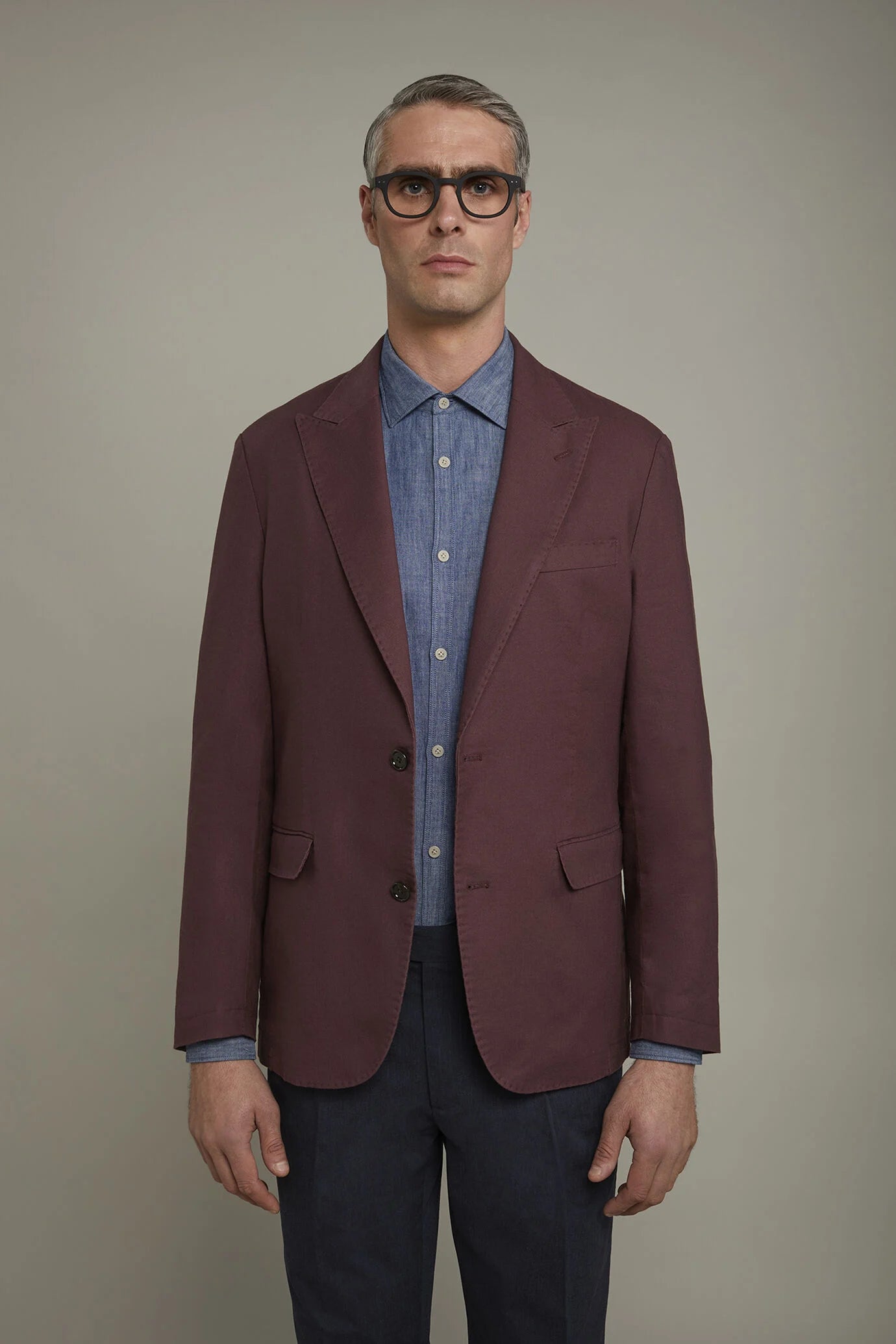 Men's single-breasted unlined linen and cotton blazer with regular fit lapels