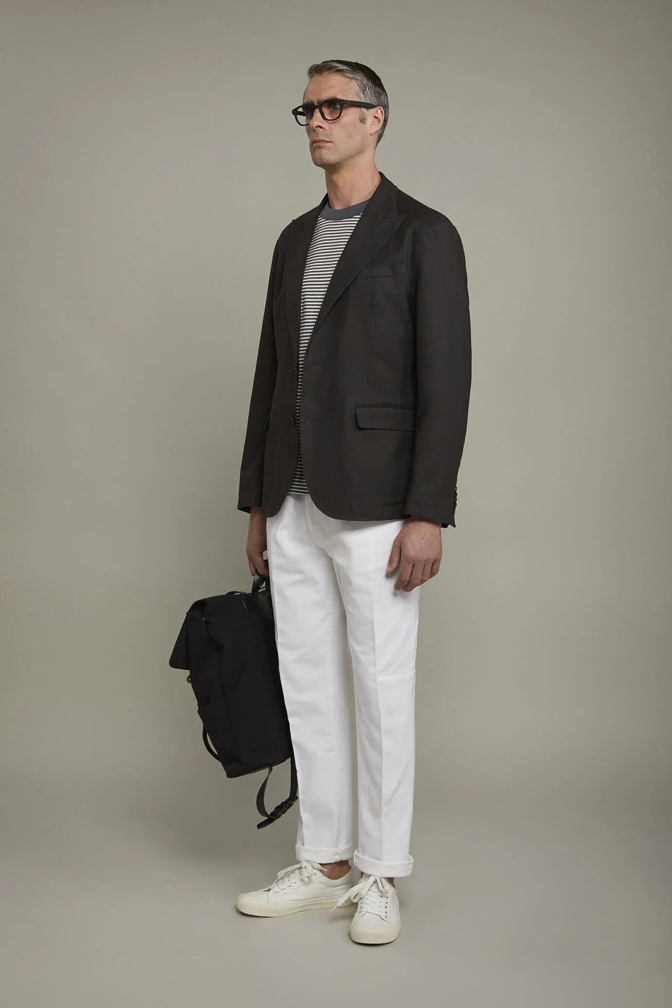 Men's single-breasted unlined linen and cotton blazer with regular fit lapels