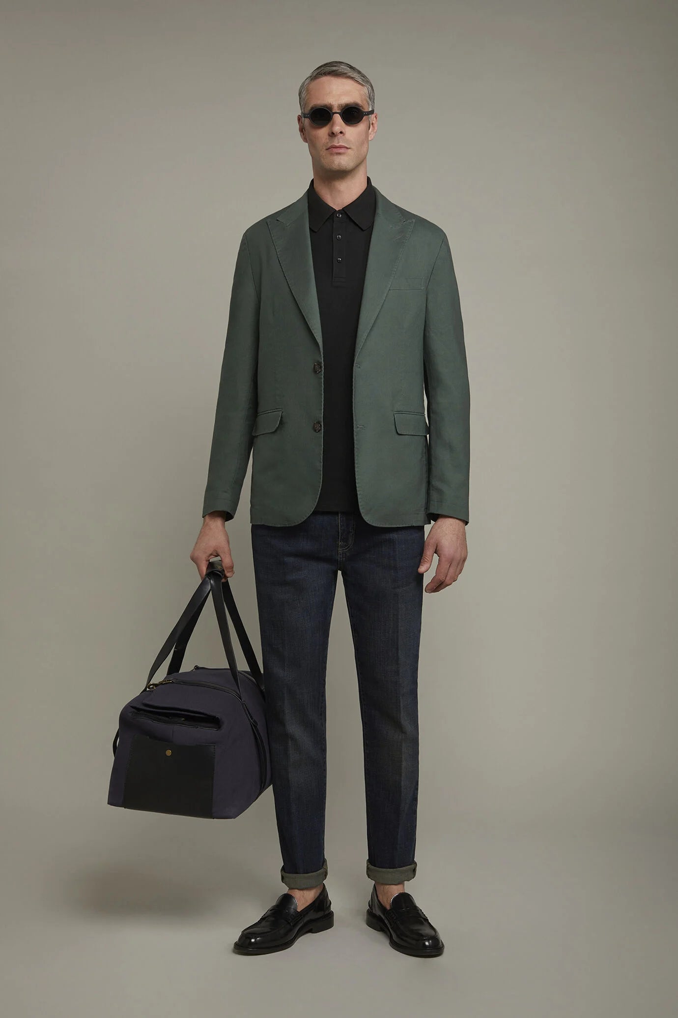 Men's single-breasted unlined linen and cotton blazer with regular fit lapels