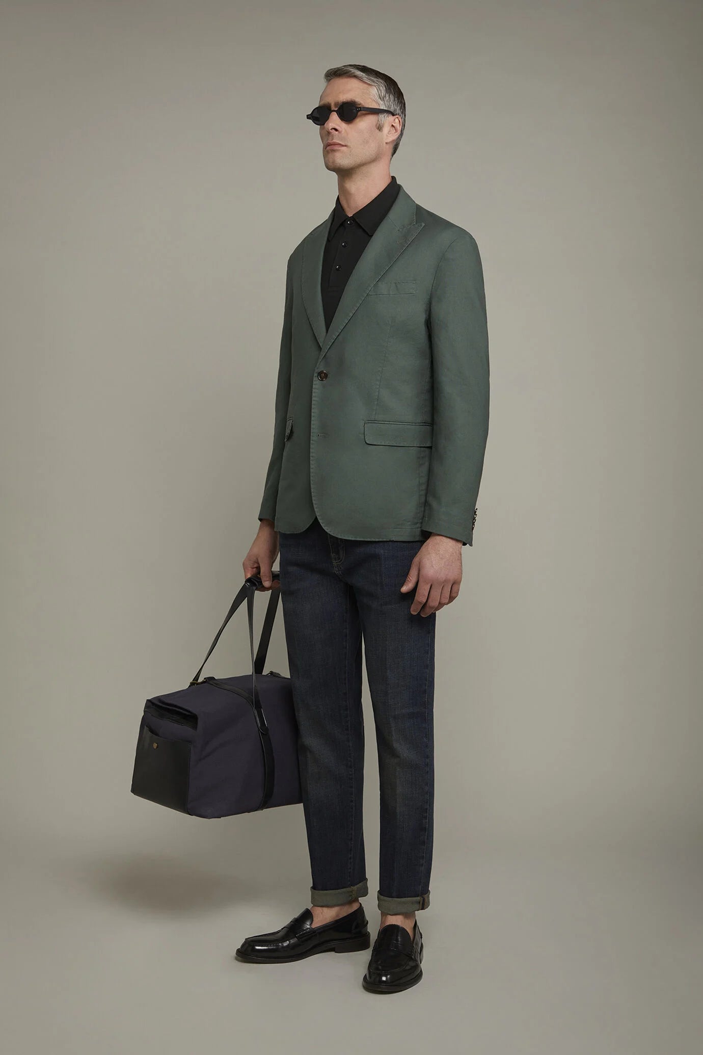 Men's single-breasted unlined linen and cotton blazer with regular fit lapels