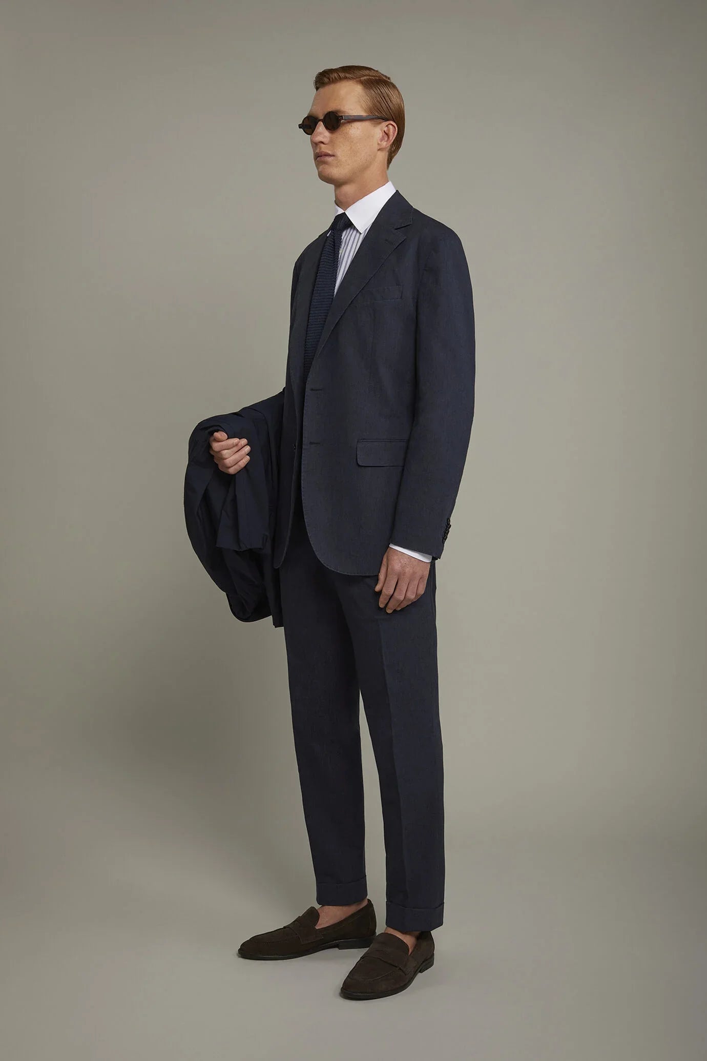 Men's unlined single-breasted blazer with flap pockets in flamed effect fabric regular fit in Blue by Doppelganger, Italian Classic;Formal;Elegant made from Composition: 98% Cotton 2% Elastane
Mood: Business, Party-Night
Type: Unlined, Single-Breasted, Flap Pockets, Shot Fabric
Season: Spring Summer 24
Gender: Men
Material: Cotton
Style: Classic, Formal, Elegant
Fit: Regular