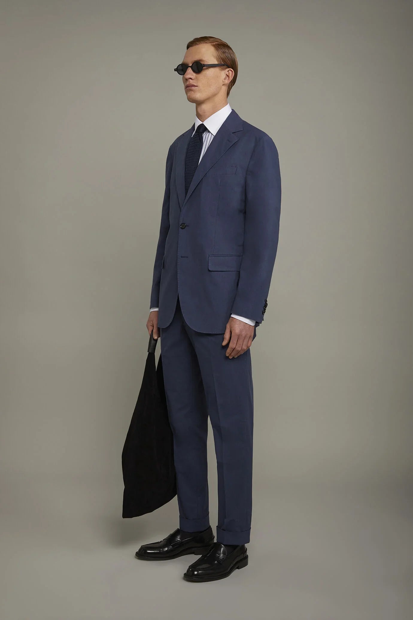 Men's unlined single-breasted blazer with flap pockets in flamed effect fabric regular fit in Blue by Doppelganger, Italian Classic;Formal;Elegant made from Composition: 98% Cotton 2% Elastane
Mood: Business, Party-Night
Type: Unlined, Single-Breasted, Flap Pockets, Shot Fabric
Season: Spring Summer 24
Gender: Men
Material: Cotton
Style: Classic, Formal, Elegant
Fit: Regular
