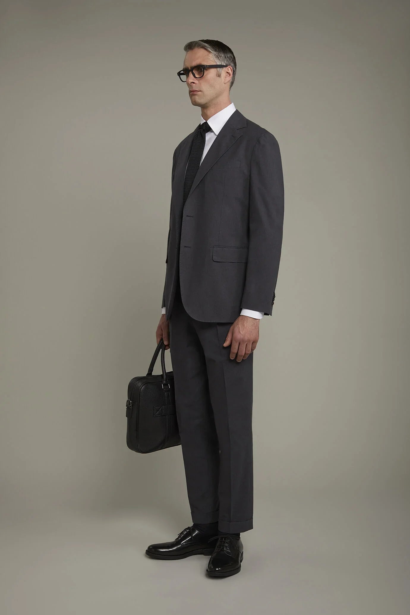 Men's unlined single-breasted blazer with flap pockets in flamed effect fabric regular fit in Blue by Doppelganger, Italian Classic;Formal;Elegant made from Composition: 98% Cotton 2% Elastane
Mood: Business, Party-Night
Type: Unlined, Single-Breasted, Flap Pockets, Shot Fabric
Season: Spring Summer 24
Gender: Men
Material: Cotton
Style: Classic, Formal, Elegant
Fit: Regular