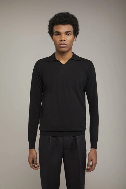 Men's knitted polo V collar 100% cotton long-sleeved regular fit in Black by Doppelganger, Italian Sportwear;Traveller made from Composition: 100% Cotton
Mood: Sportwear, Traveller
Type: Knitted, Long Sleeves, V Neck
Season: Spring Summer 24
Gender: Men
Material: Cotton
Style: Basic, Classic, Timeless, Casual
Fit: Regular