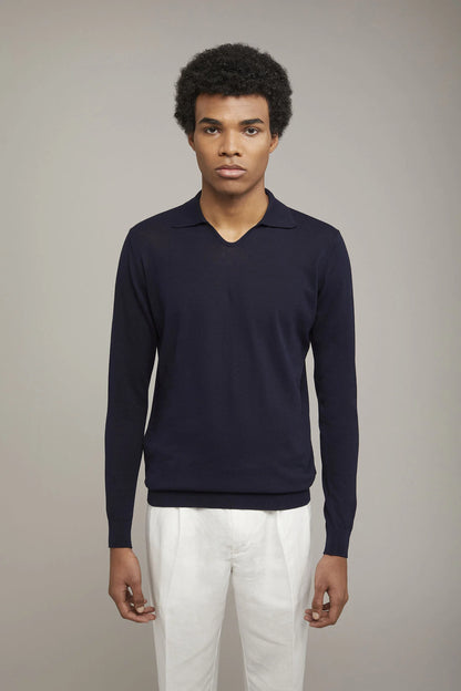 Men's knitted polo V collar 100% cotton long-sleeved regular fit in Black by Doppelganger, Italian Sportwear;Traveller made from Composition: 100% Cotton
Mood: Sportwear, Traveller
Type: Knitted, Long Sleeves, V Neck
Season: Spring Summer 24
Gender: Men
Material: Cotton
Style: Basic, Classic, Timeless, Casual
Fit: Regular