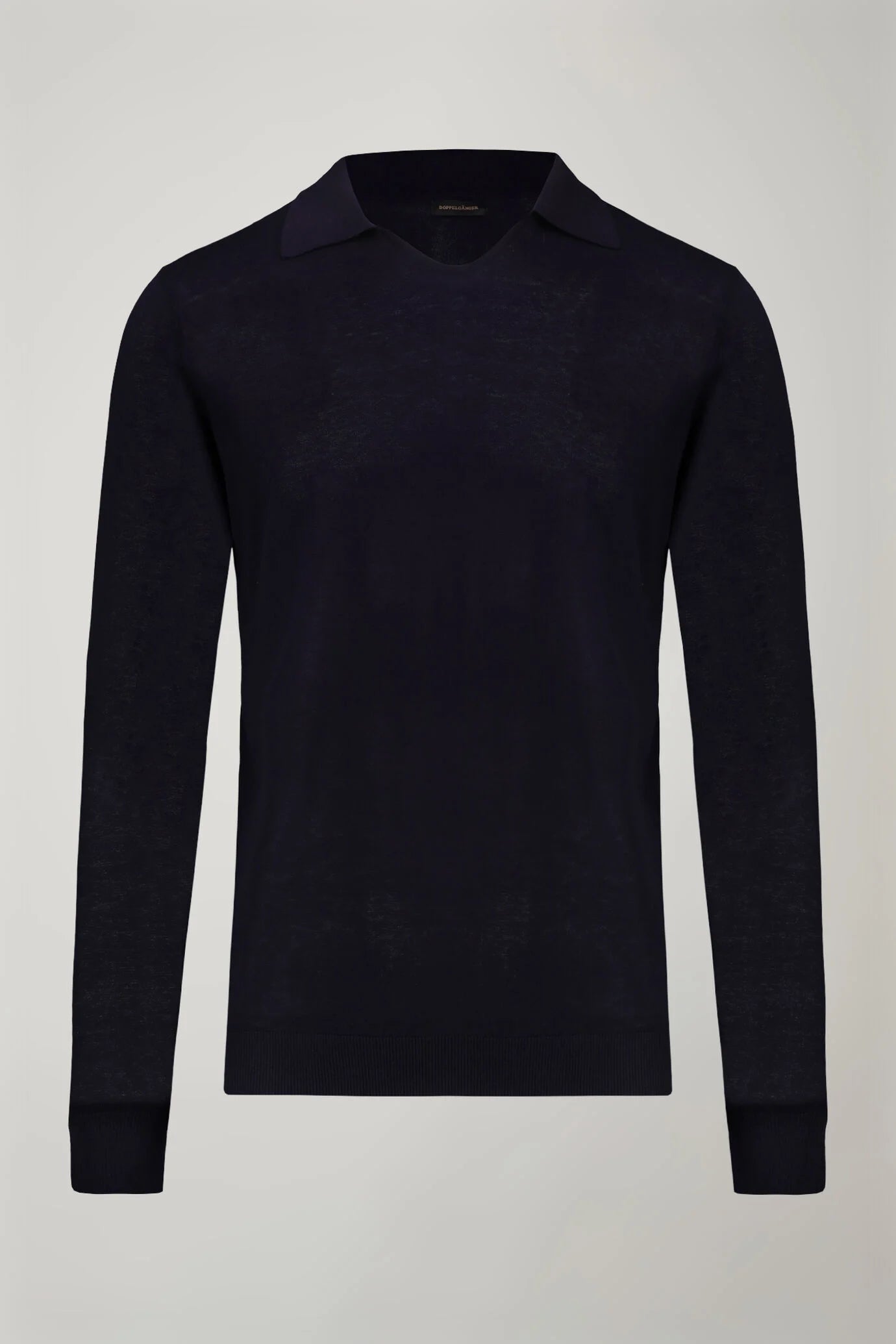 Men's knitted polo V collar 100% cotton long-sleeved regular fit in Black by Doppelganger, Italian Sportwear;Traveller made from Composition: 100% Cotton
Mood: Sportwear, Traveller
Type: Knitted, Long Sleeves, V Neck
Season: Spring Summer 24
Gender: Men
Material: Cotton
Style: Basic, Classic, Timeless, Casual
Fit: Regular