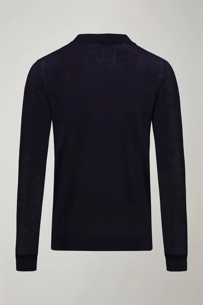 Men's knitted polo V collar 100% cotton long-sleeved regular fit in Black by Doppelganger, Italian Sportwear;Traveller made from Composition: 100% Cotton
Mood: Sportwear, Traveller
Type: Knitted, Long Sleeves, V Neck
Season: Spring Summer 24
Gender: Men
Material: Cotton
Style: Basic, Classic, Timeless, Casual
Fit: Regular