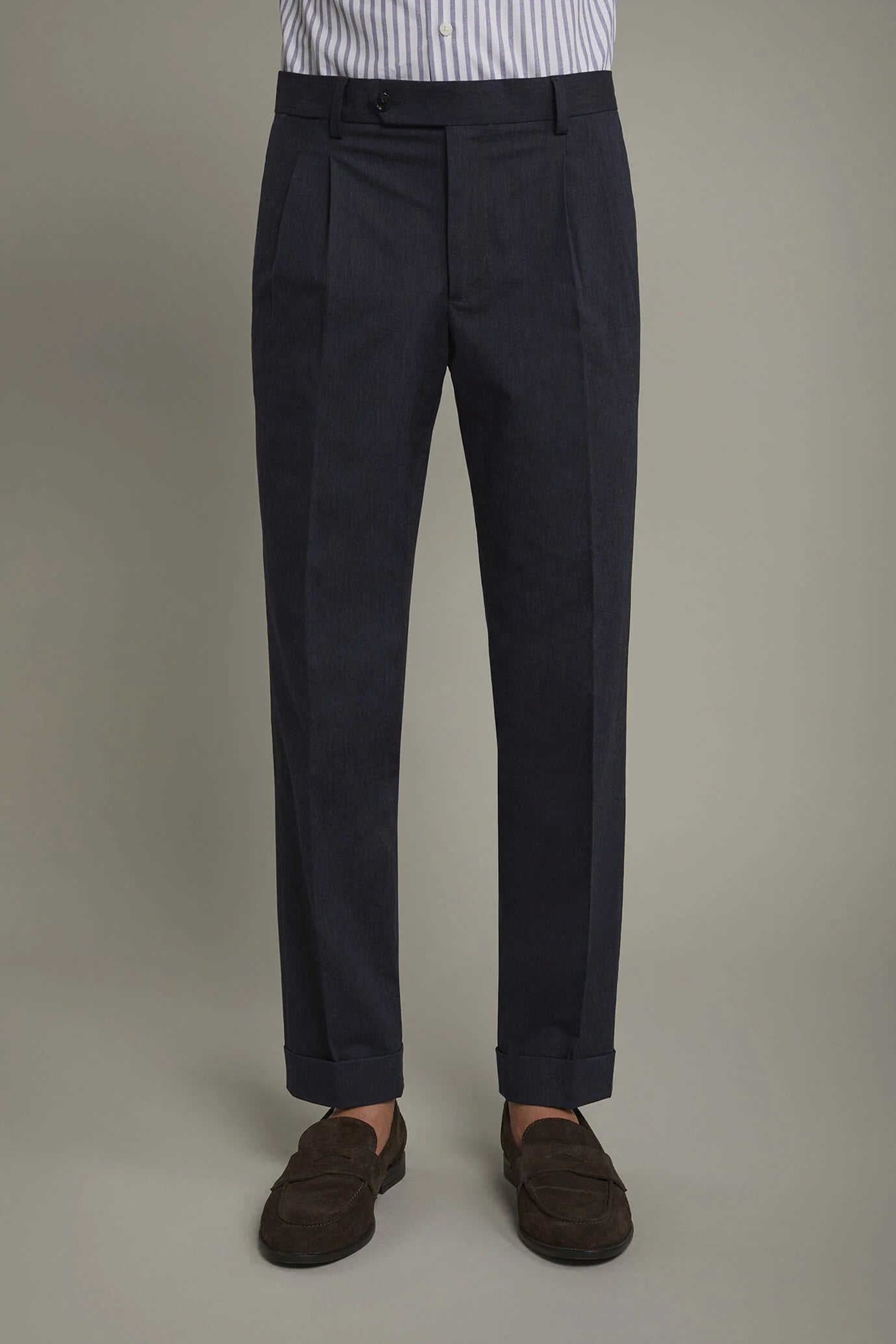 Men's classic trousers with double pleats in flamed effect fabric regular fit