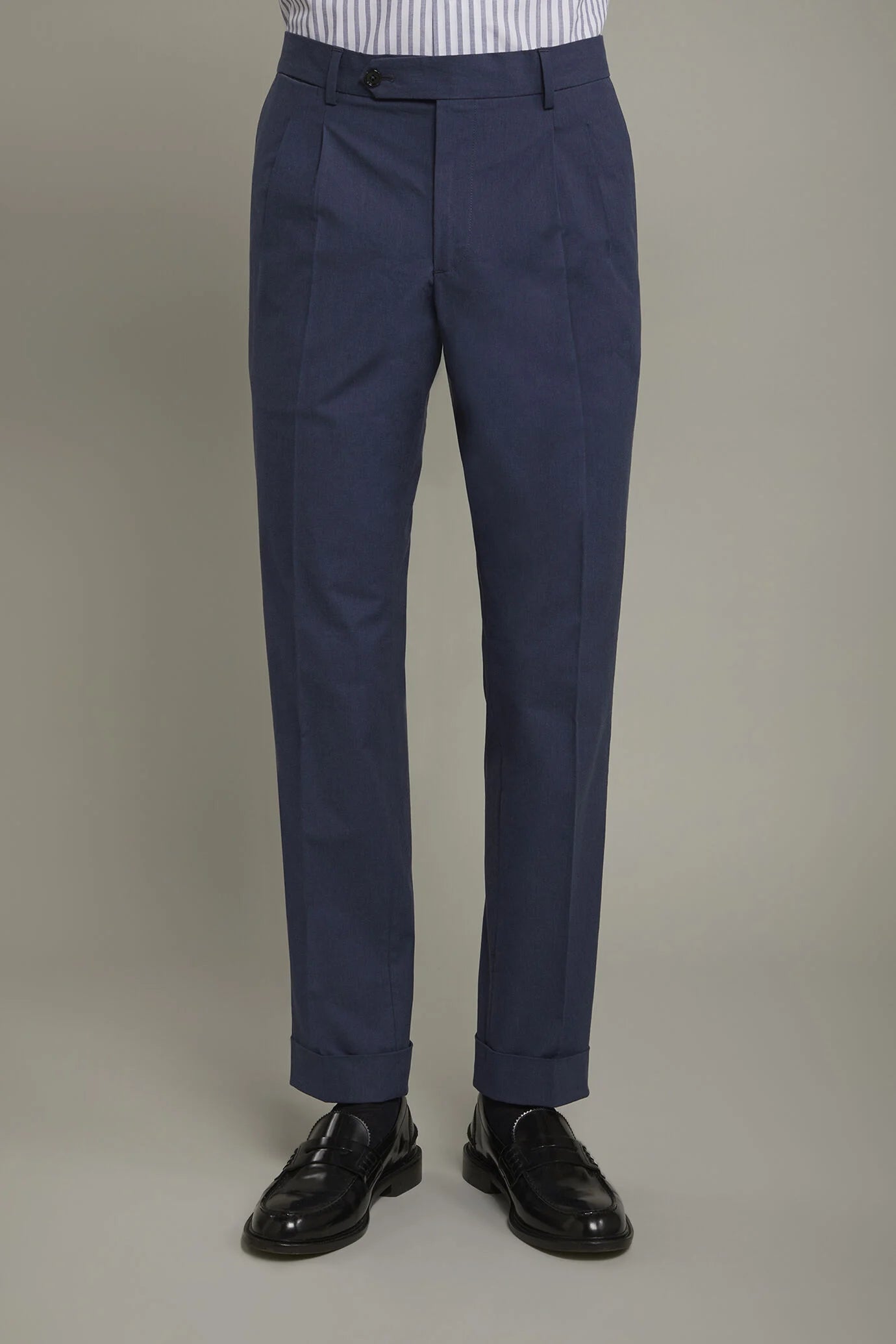 Men's classic trousers with double pleats in flamed effect fabric regular fit