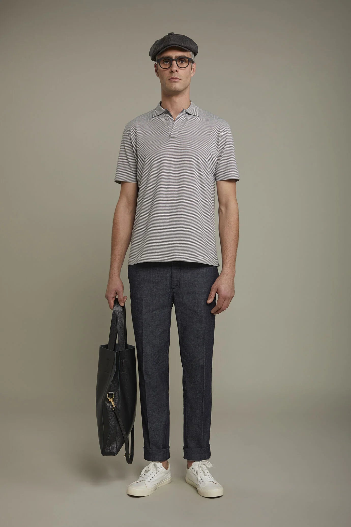 Men's short sleeve button-less polo shirt with derby collar and thin stripes 100% cotton regular fit in Grey by Doppelganger, Italian Traveller;Leisure time;Sport made from Composition: 100% Cotton
Mood: Traveller, Leisure time, Sport
Type: Short Sleeves, Derby Collar
Season: Spring Summer 24
Gender: Men
Material: Cotton
Style: Essential, Casual, Basic
Fit: Regular