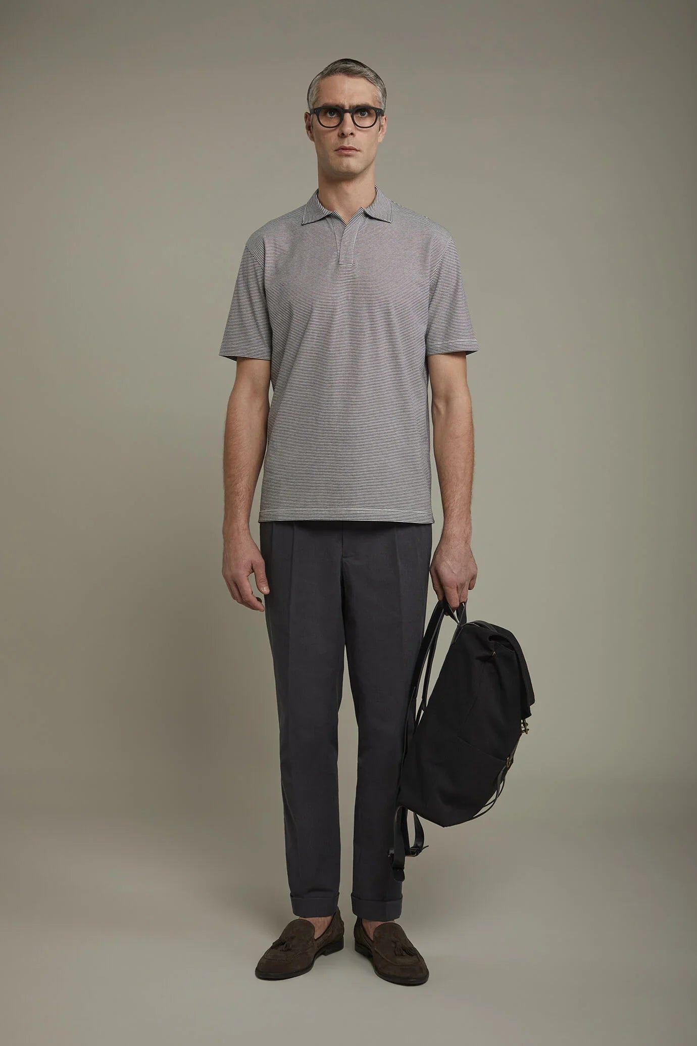 Men's short sleeve button-less polo shirt with derby collar and thin stripes 100% cotton regular fit in Grey by Doppelganger, Italian Traveller;Leisure time;Sport made from Composition: 100% Cotton
Mood: Traveller, Leisure time, Sport
Type: Short Sleeves, Derby Collar
Season: Spring Summer 24
Gender: Men
Material: Cotton
Style: Essential, Casual, Basic
Fit: Regular