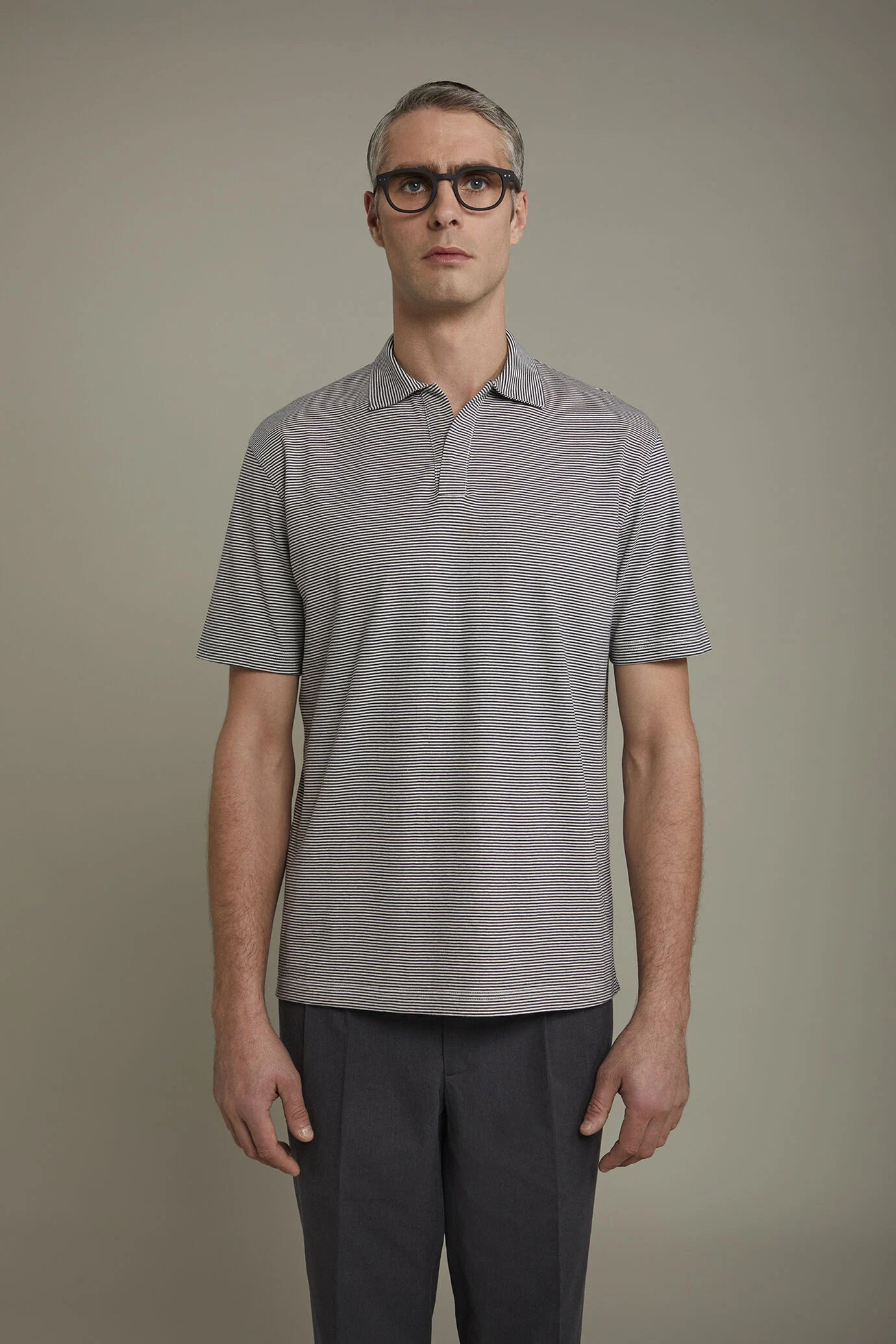 Men's short sleeve button-less polo shirt with derby collar and thin stripes 100% cotton regular fit