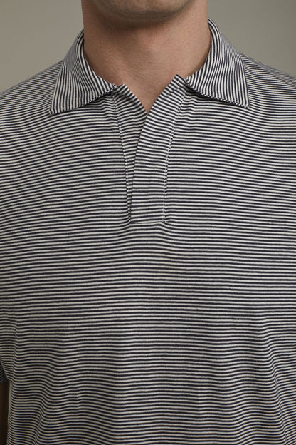 Men's short sleeve button-less polo shirt with derby collar and thin stripes 100% cotton regular fit