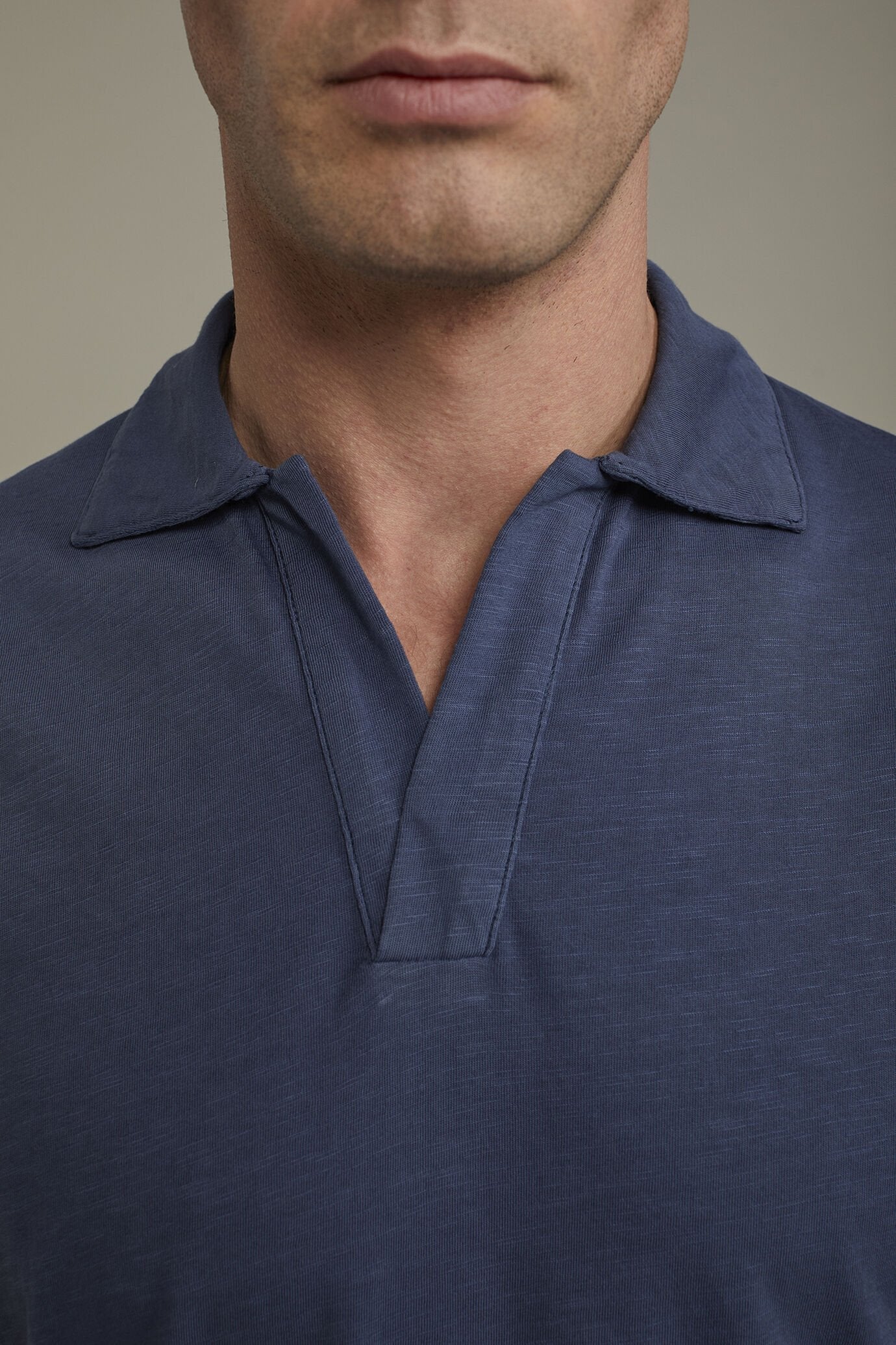 Men's short sleeve button-less polo shirt with derby collar in pure cotton regular fit