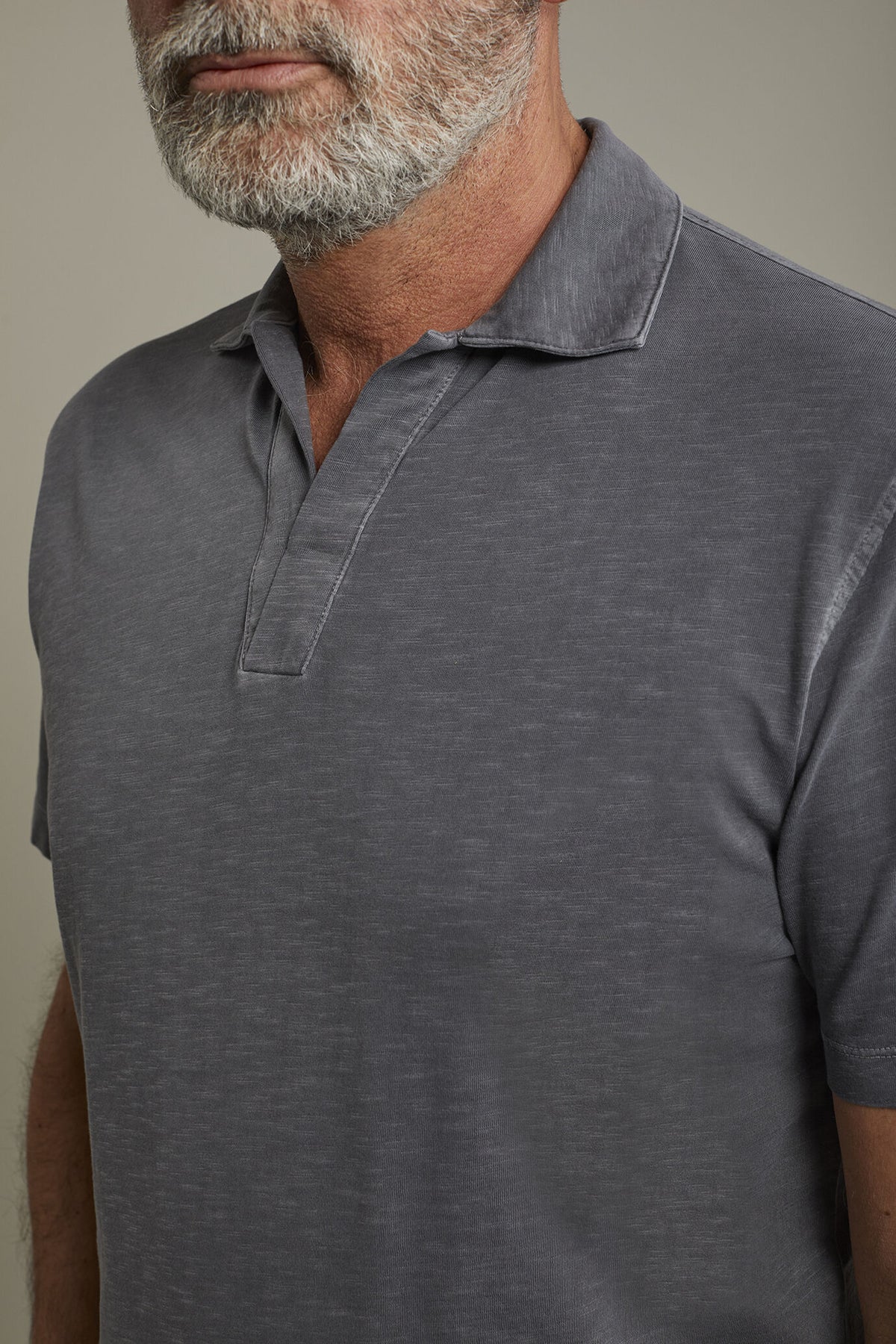 Men's short sleeve button-less polo shirt with derby collar in pure cotton regular fit