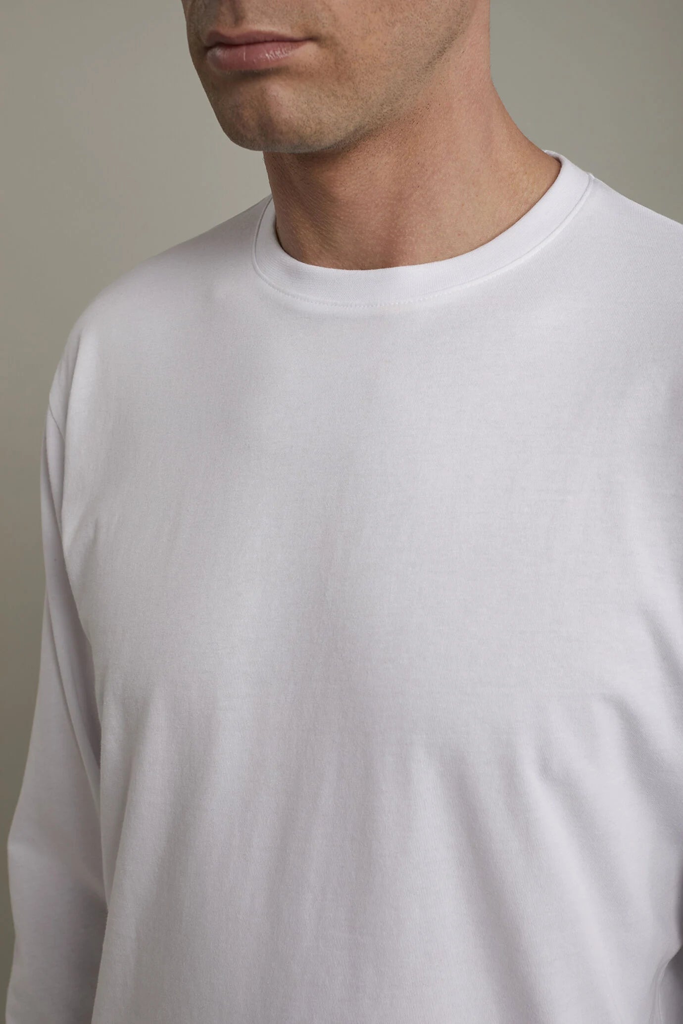 Men's round neck t-shirt with long sleeves 100% cotton regular fit