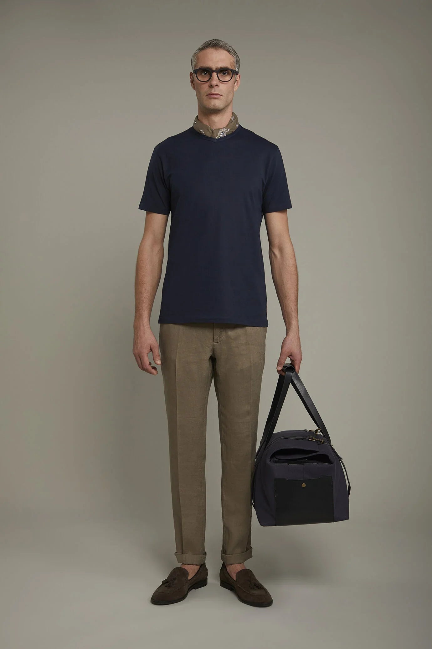 Men's 100% cotton v neck t-shirt in jersey regular fit