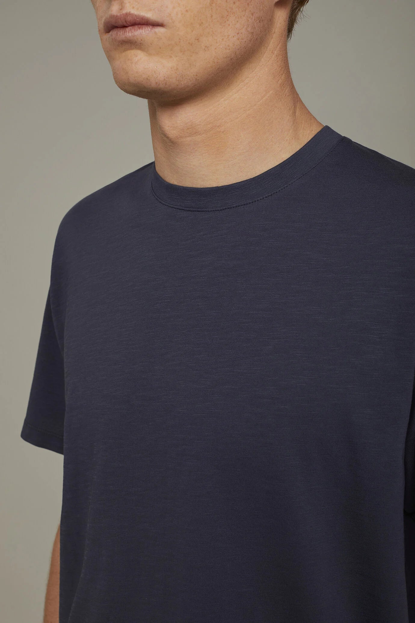 Men's round neck t-shirt 100% cotton flamed effect regular fit