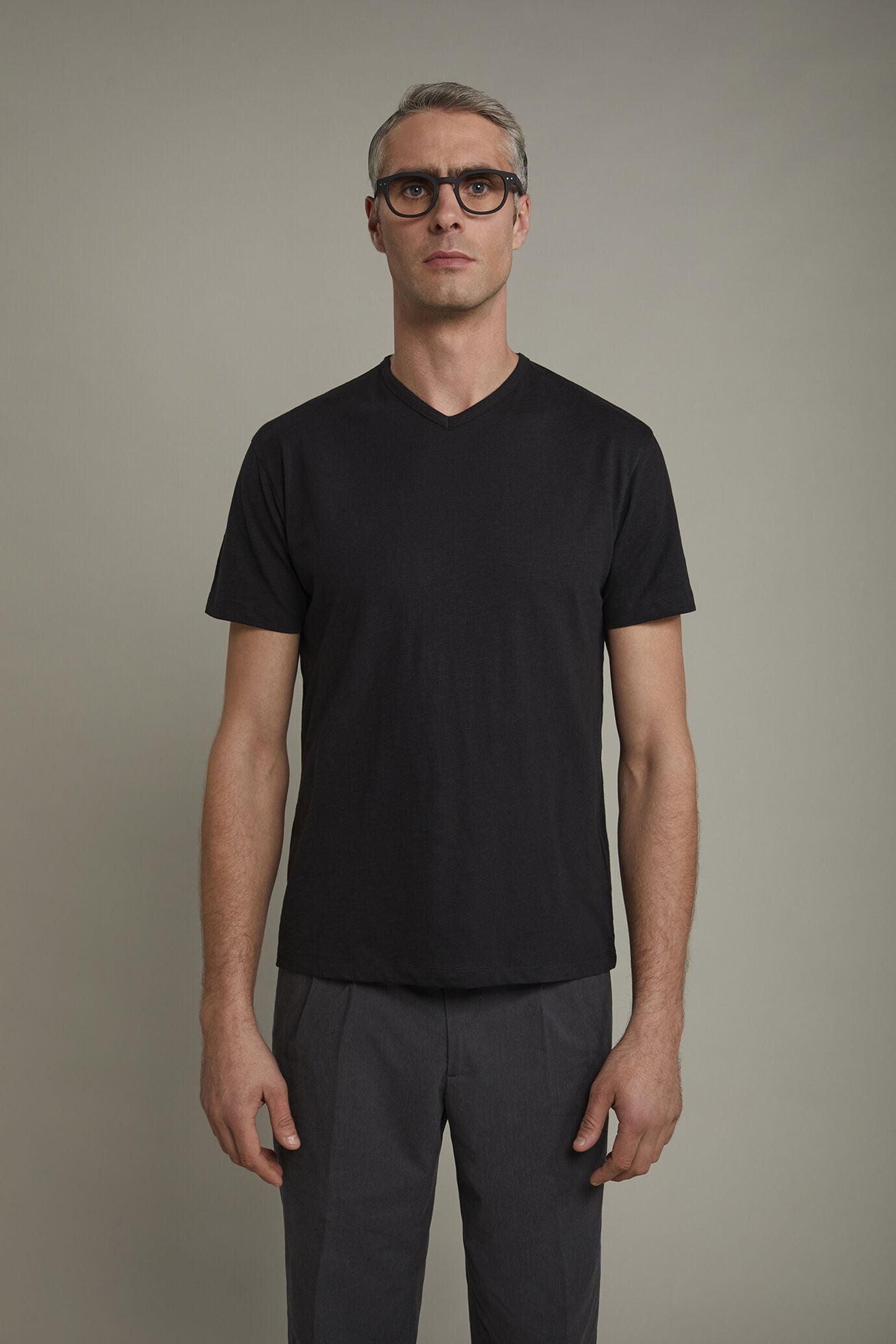 Men’s v-neck t-shirt 100% cotton flamed effect regular fit