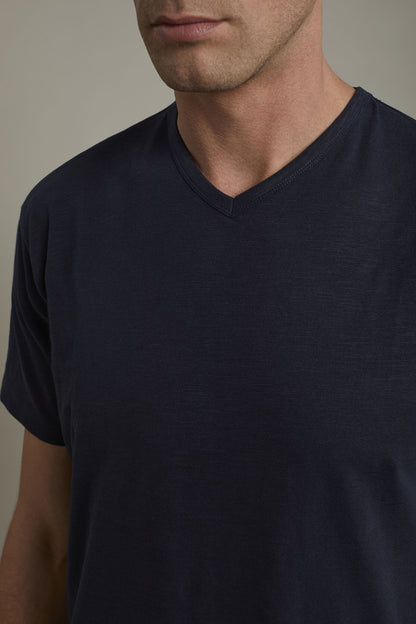 Men’s v-neck t-shirt 100% cotton flamed effect regular fit