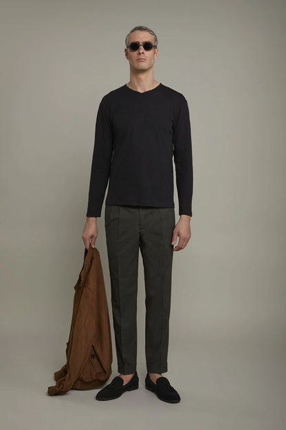 MenÃ¢â‚¬â„¢s v-neck t-shirt 100% flamed-effect cotton with long sleeves regular fit
