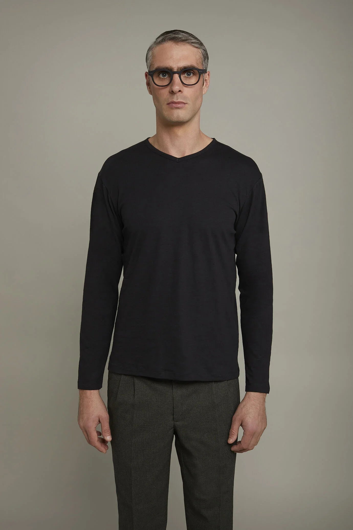 Men's v-neck t-shirt 100% flamed-effect cotton with long sleeves regular fit